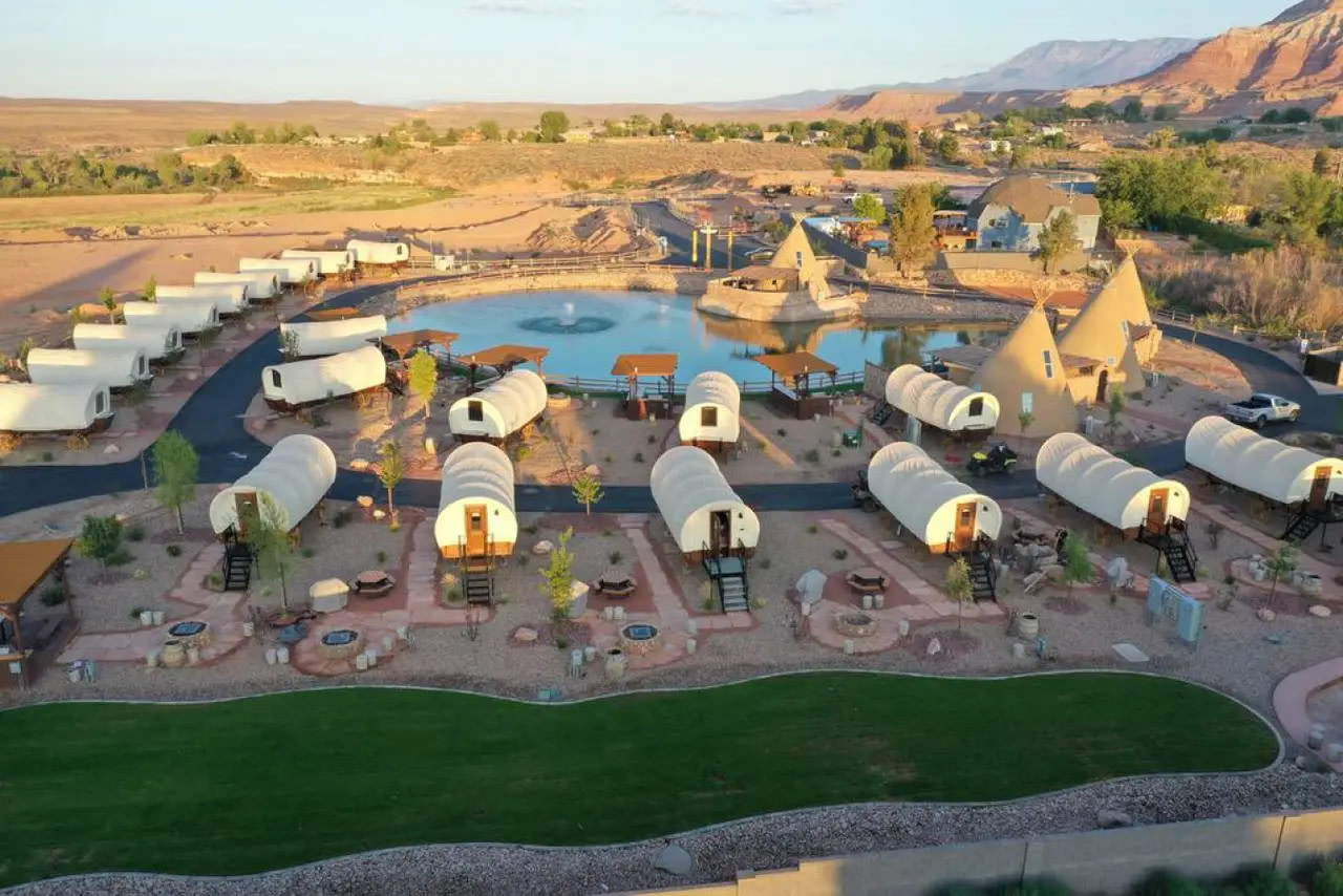 Zion White Bison Resort (Glamping)