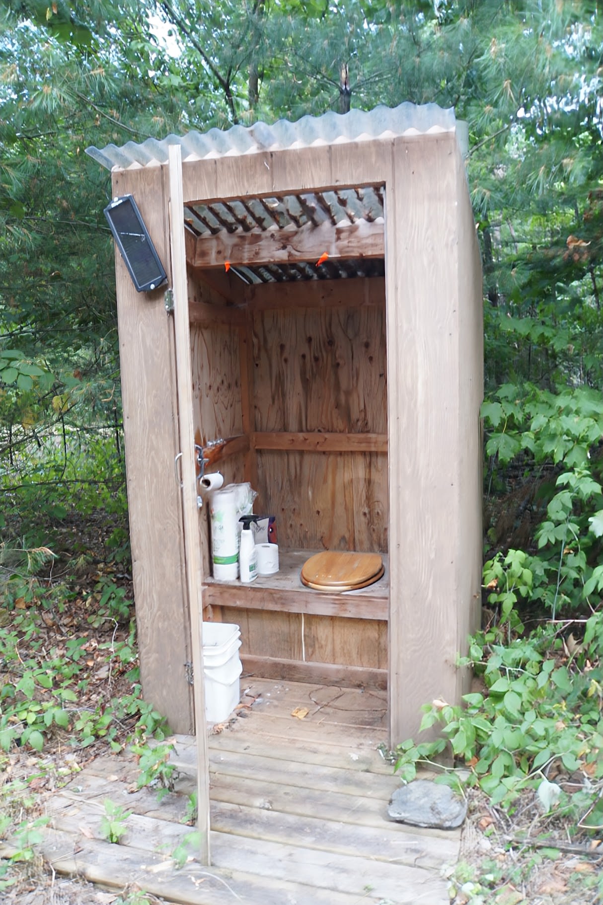 29-Acre Artistic Forest Retreat