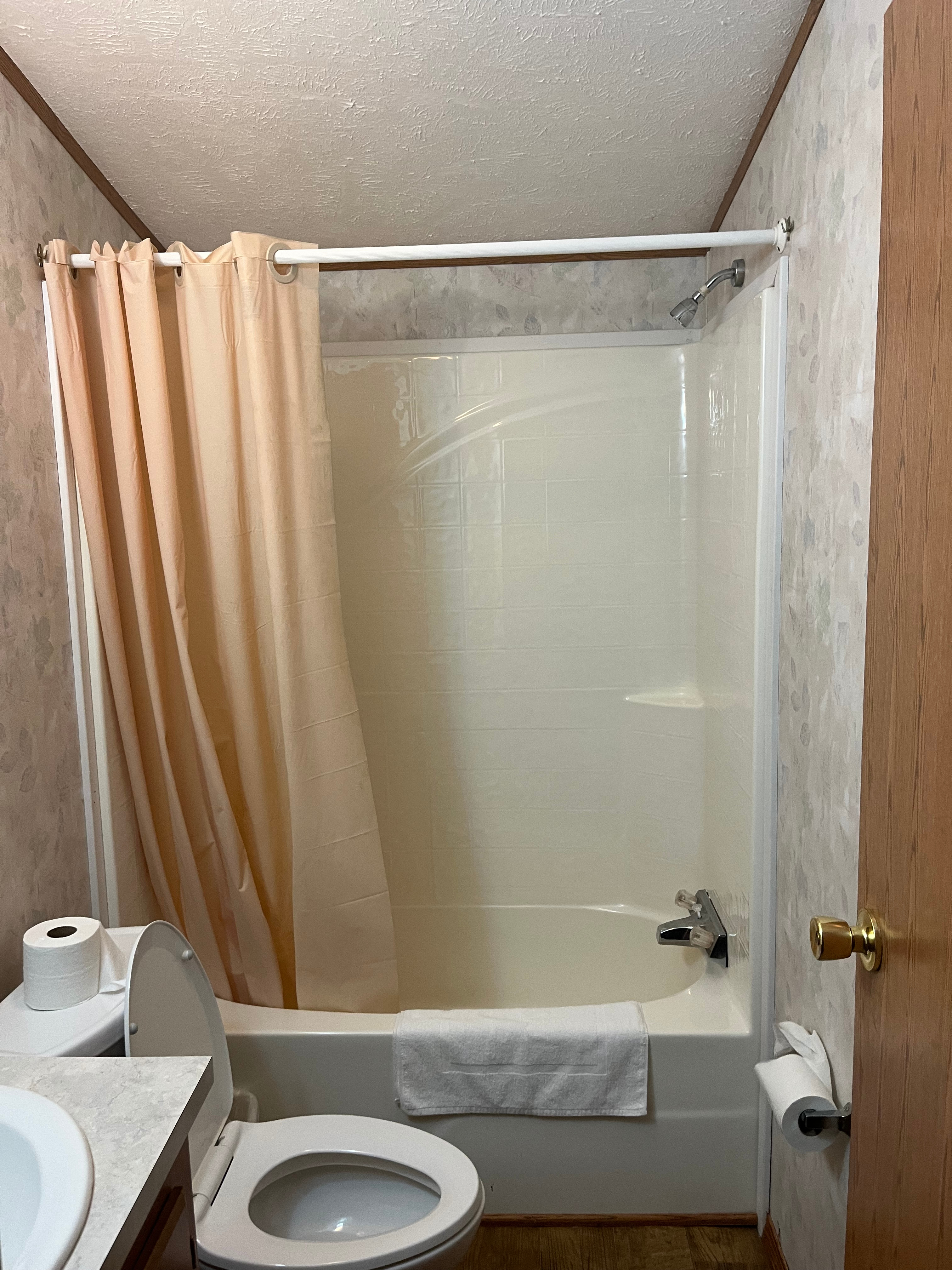 TnT’s Lake Cabin at Kinkaid (#9)