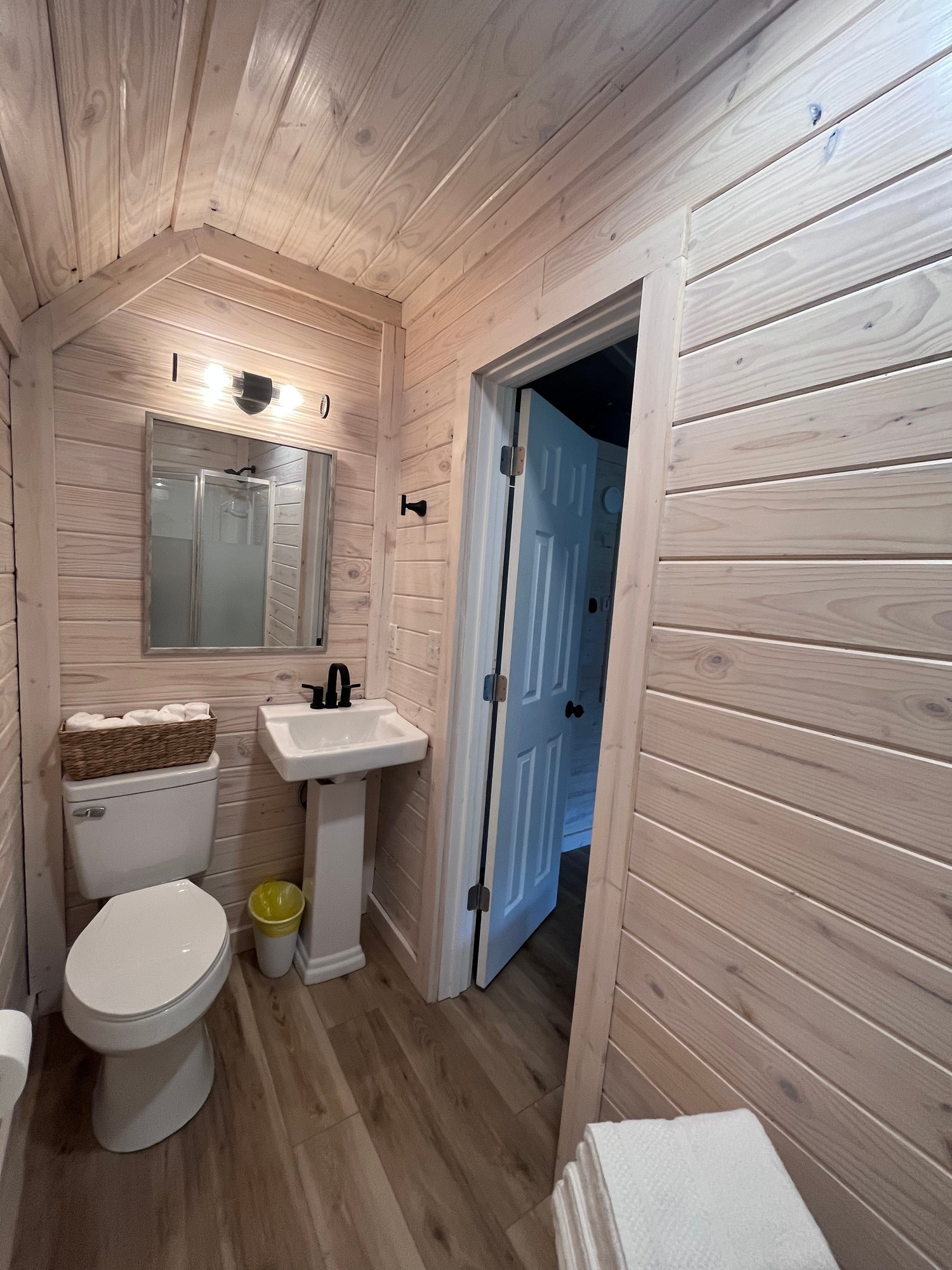 Big Al's Barefoot Bay