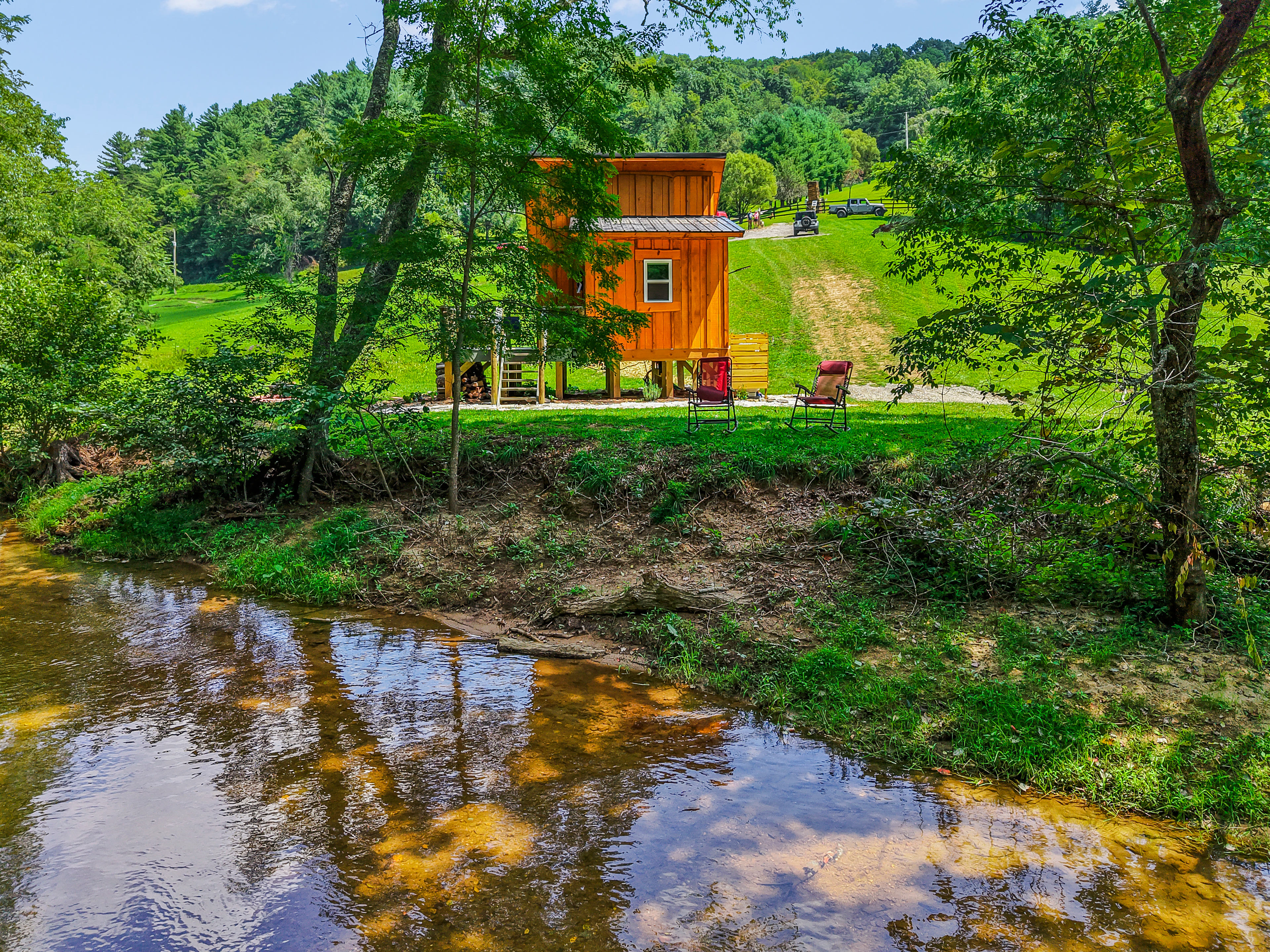 The Cozy Bear on the creek/ hot tub