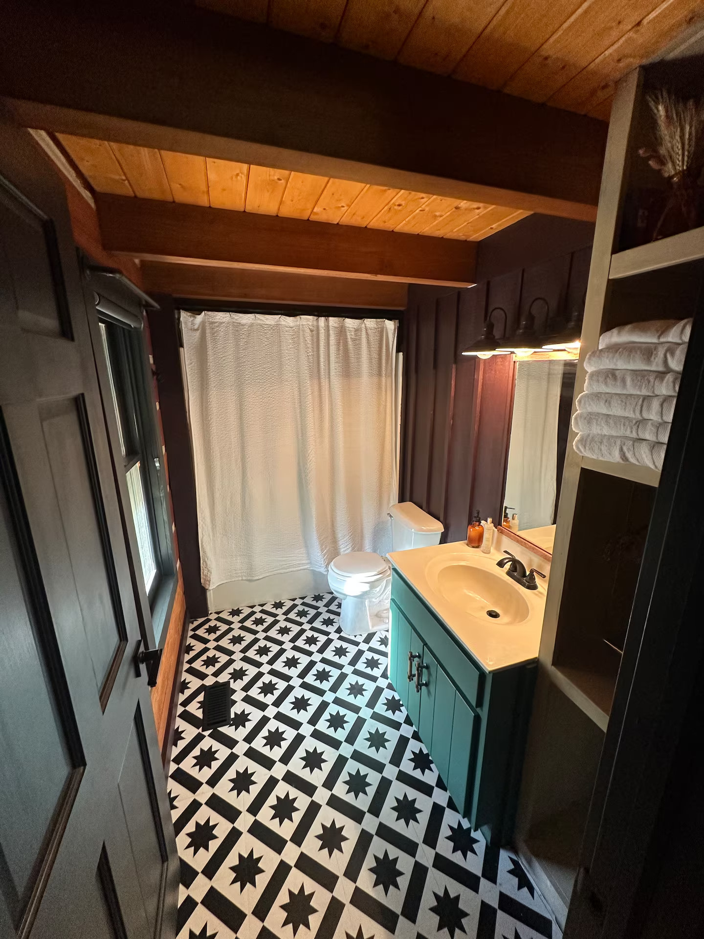 Hidden Rustic Retreat Cabin Getaway