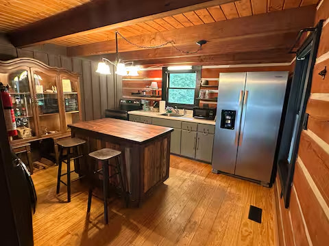 Hidden Rustic Retreat Cabin Getaway