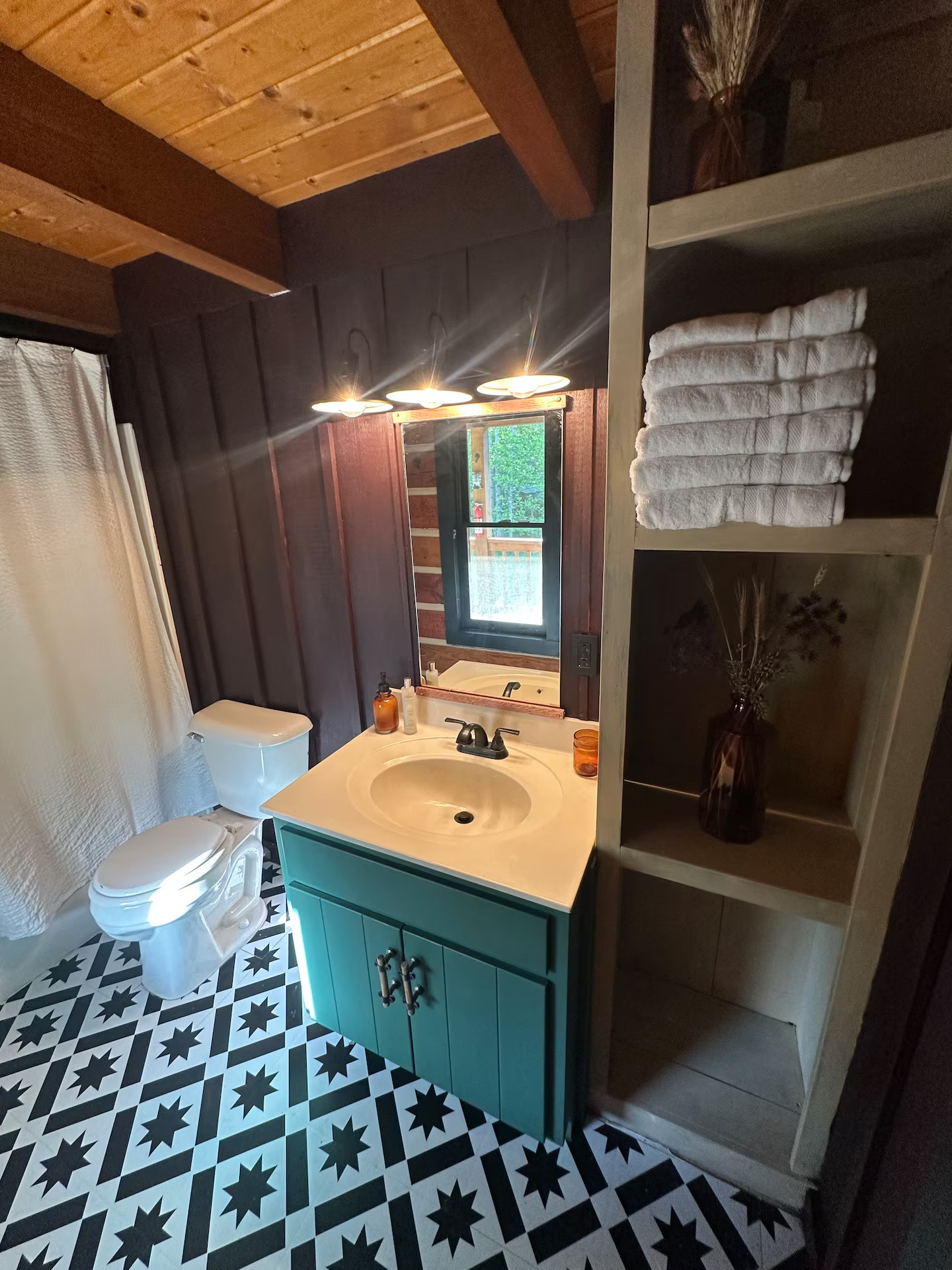 Hidden Rustic Retreat Cabin Getaway