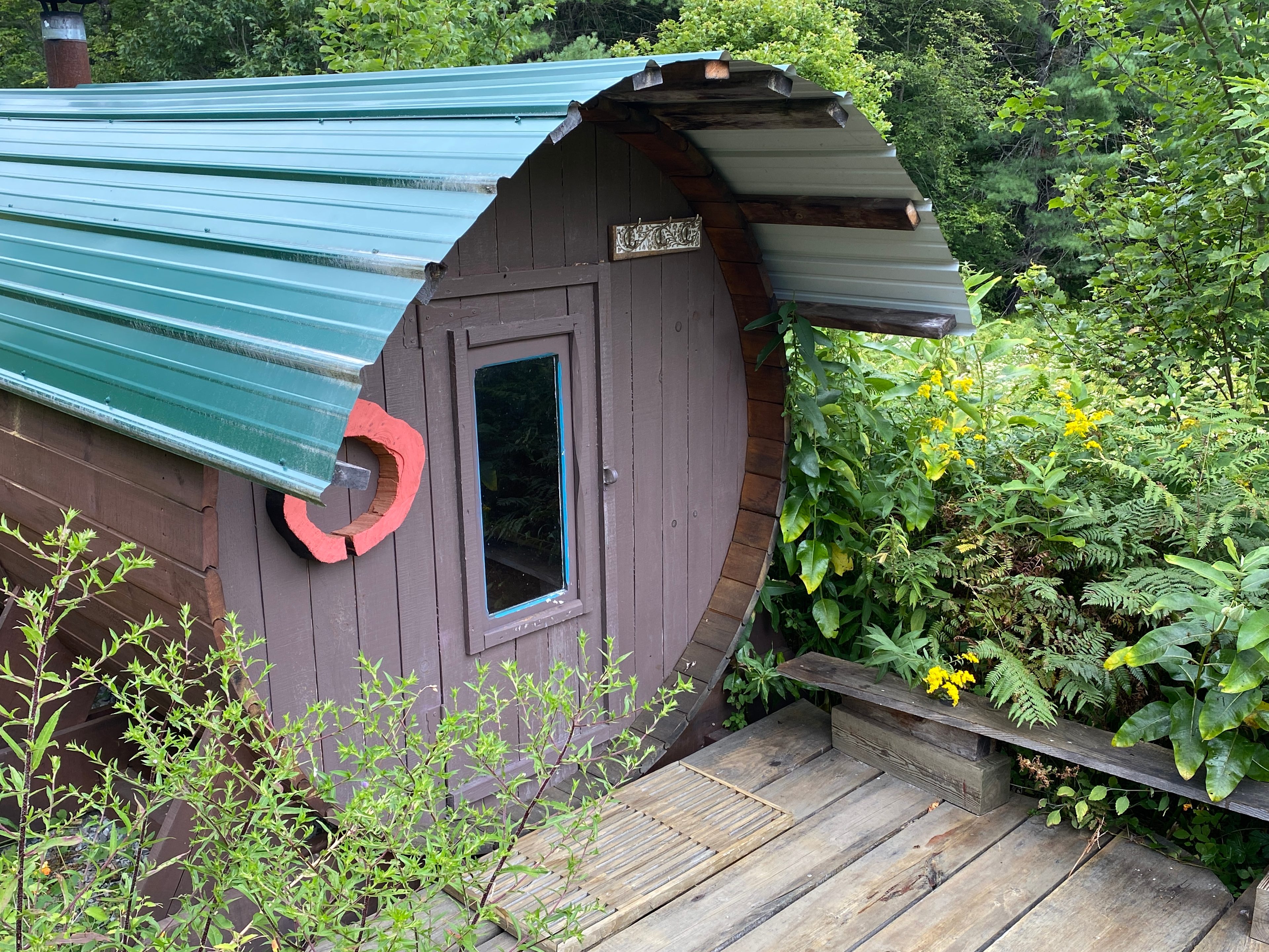 Barrel sauna just downhill from the main house, grill area and outdoor shower.  Relax in the sauna ($10 extra) and then shower off in the nearby outdoor shower. Please bring your own towels.