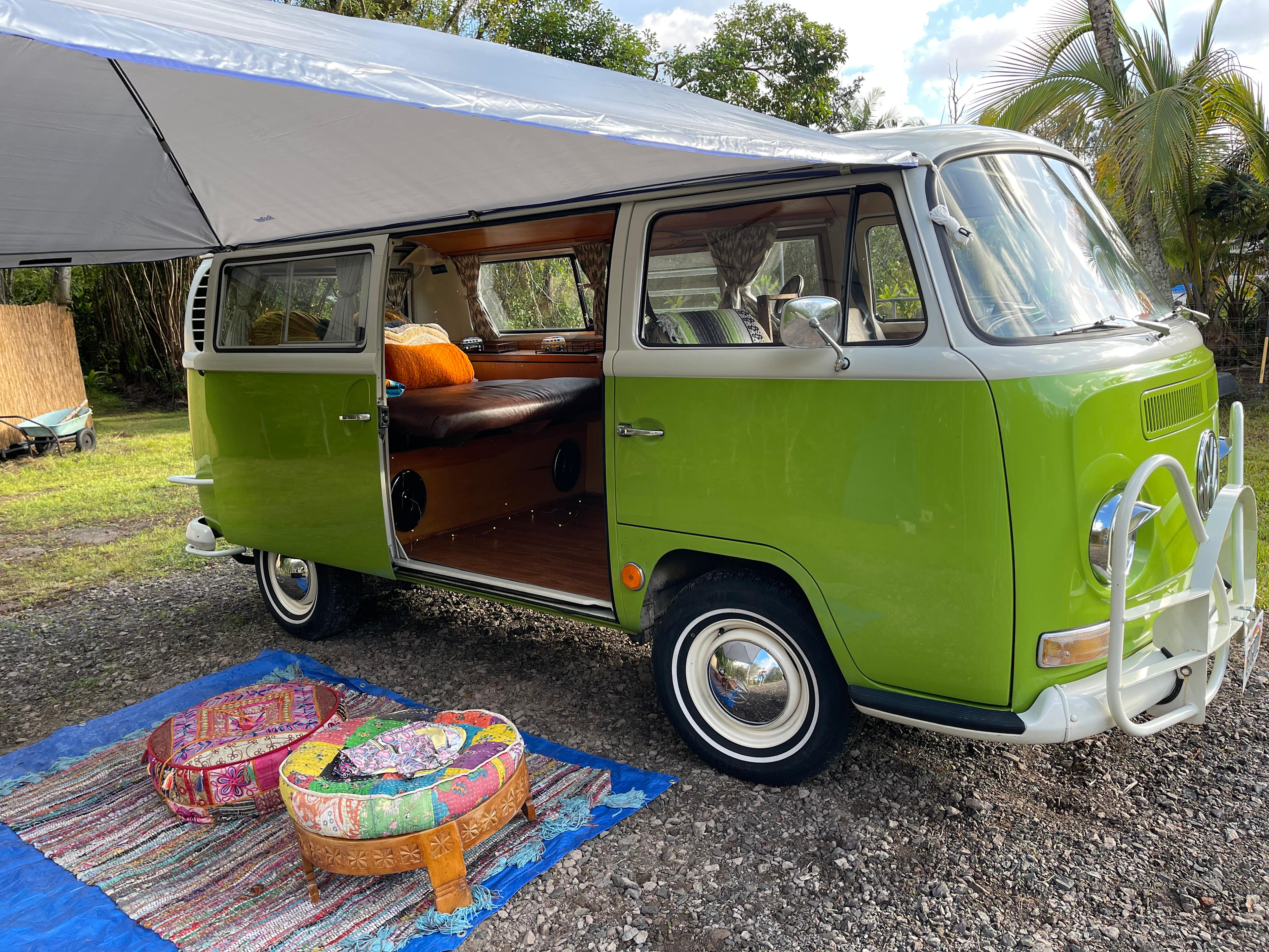 🌺 1968 VW Bus Stay in Hawaii