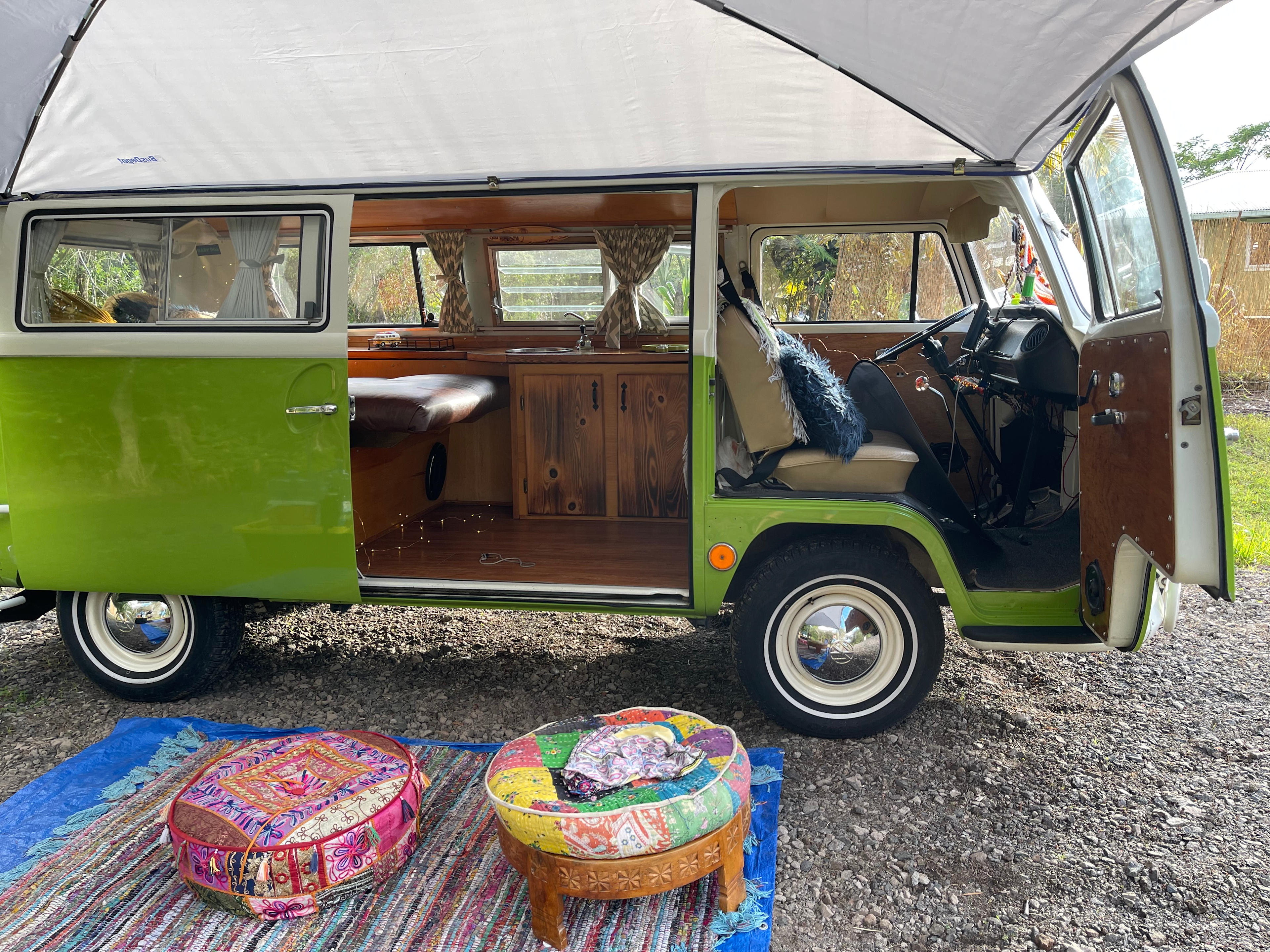 🌺 1968 VW Bus Stay in Hawaii