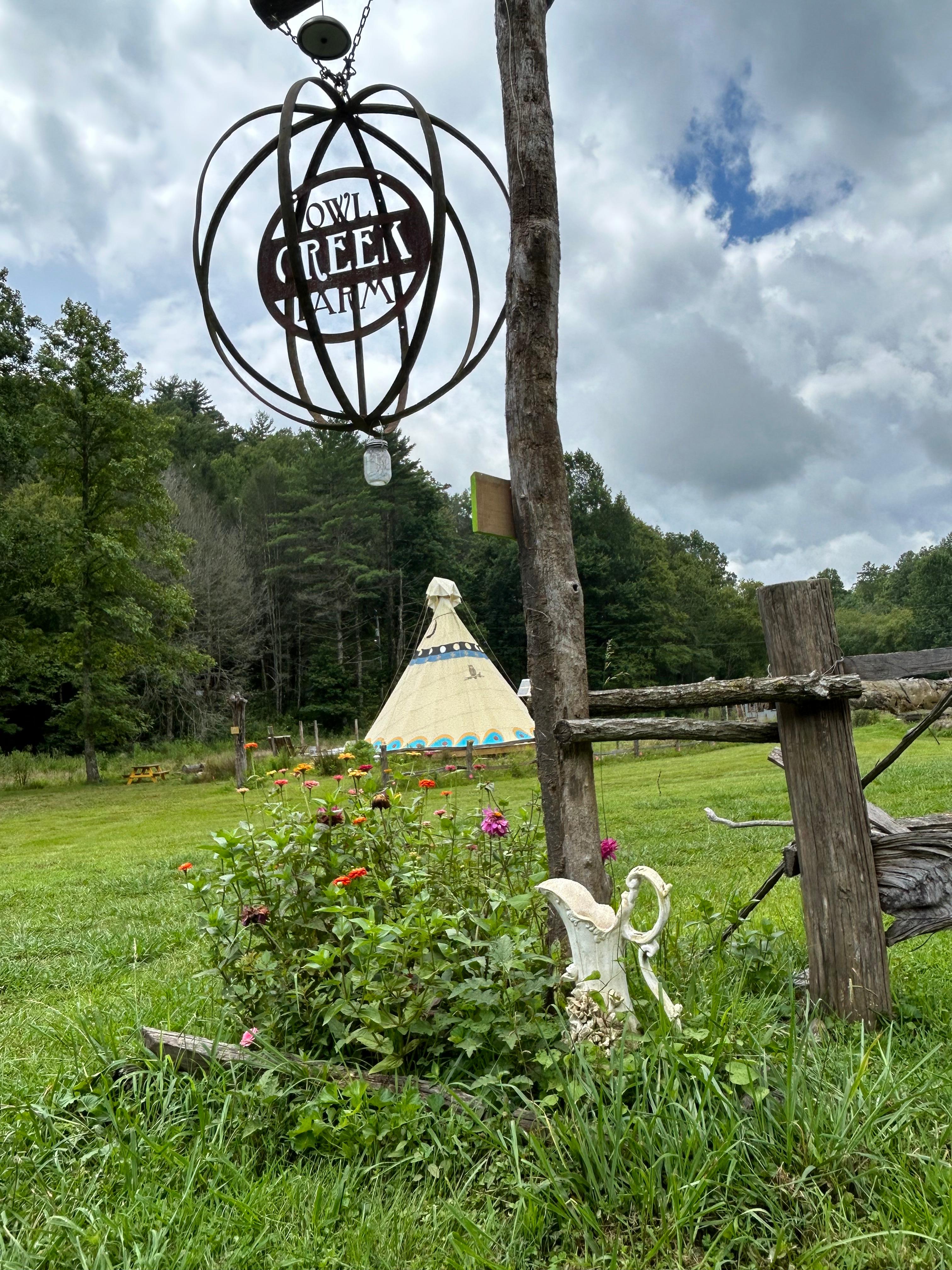 Lot Tent / Teepee Area