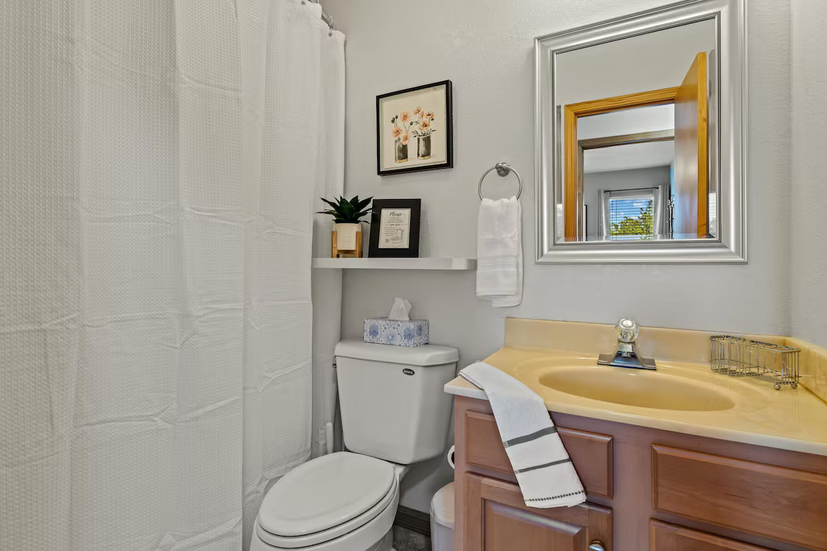 3 Bedrooms w/ Hot Tub & Fire Pit! Pet Friendly