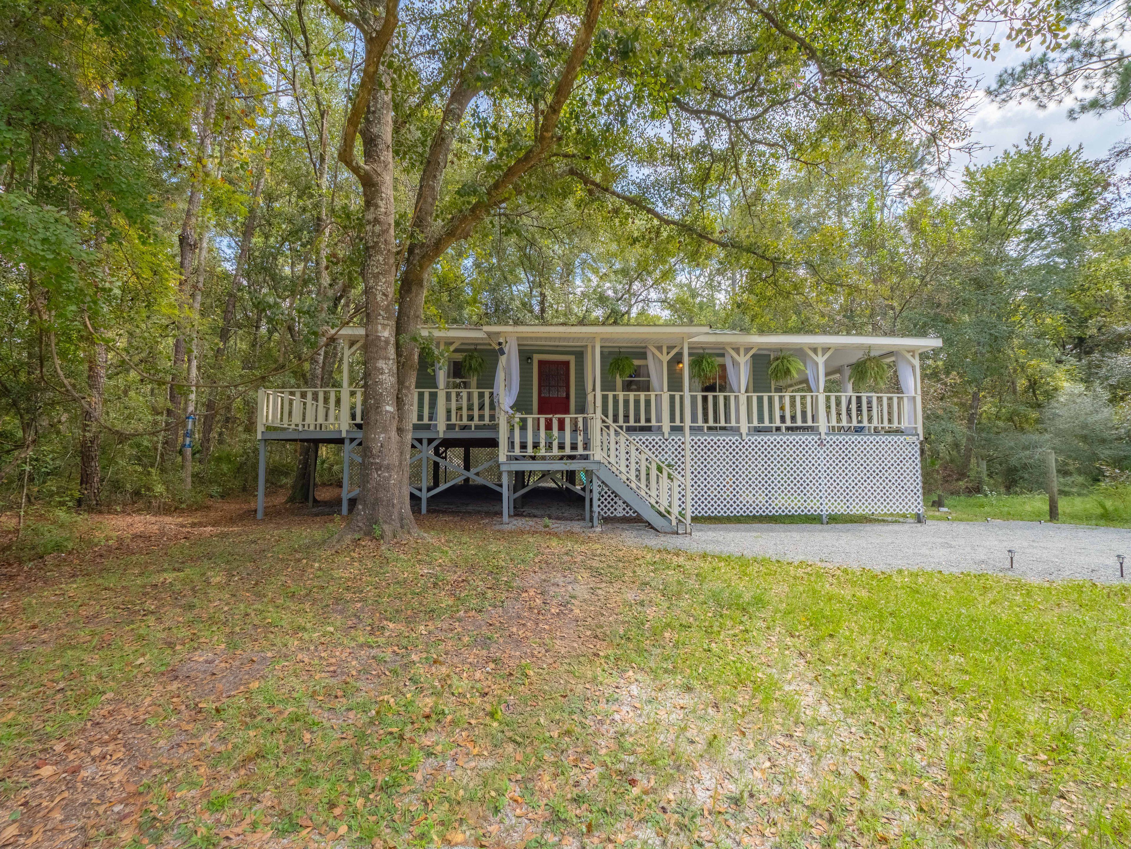 Satilla Woods Cabin & Hot Tub