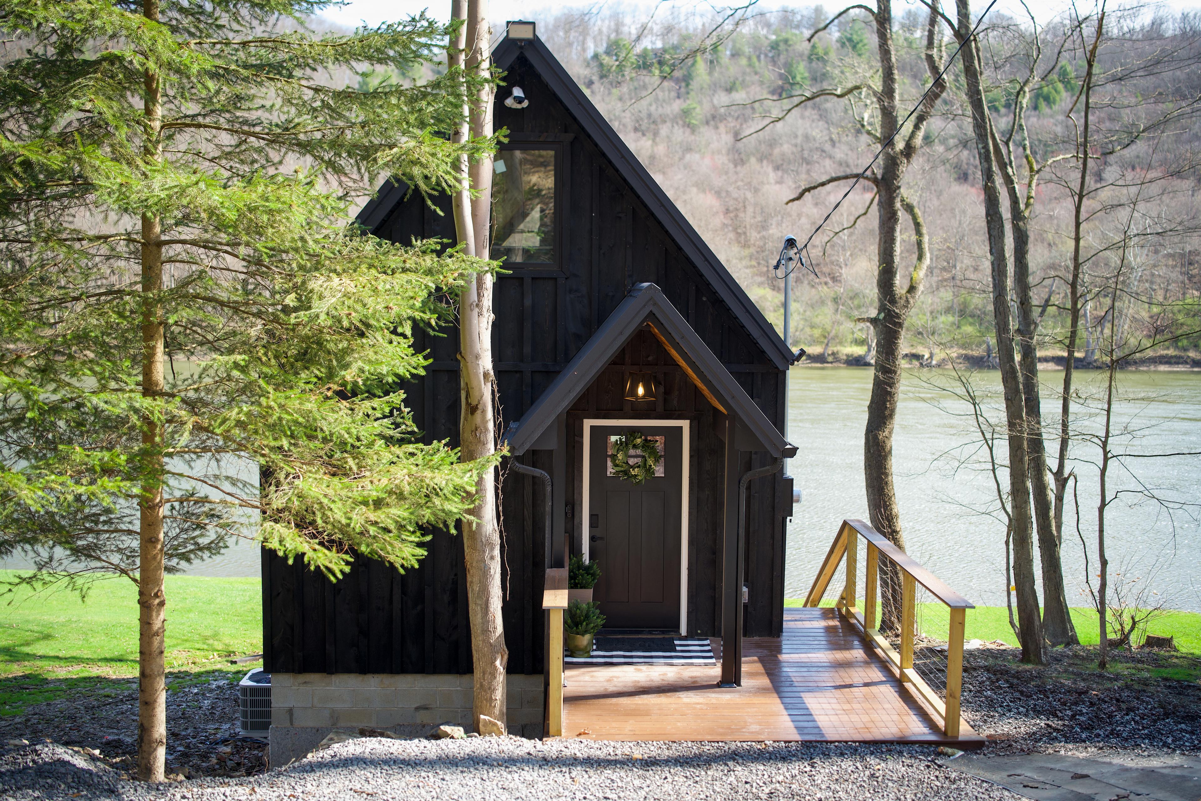 Arrive at your quaint, but modern, riverfront cabin. Arrive by car or by your desired flotation device! 