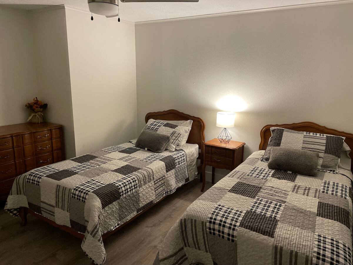 Spacious House on Pleasant Lake