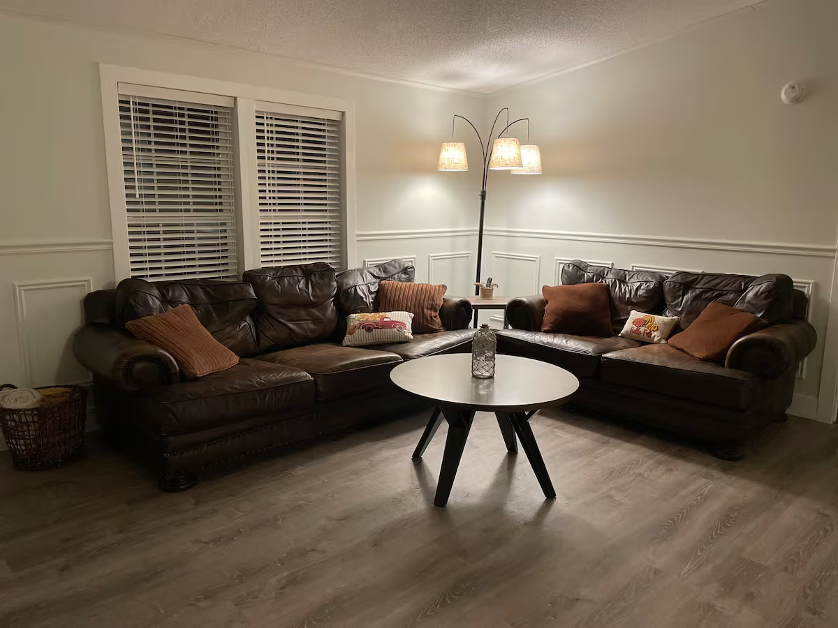 Spacious House on Pleasant Lake