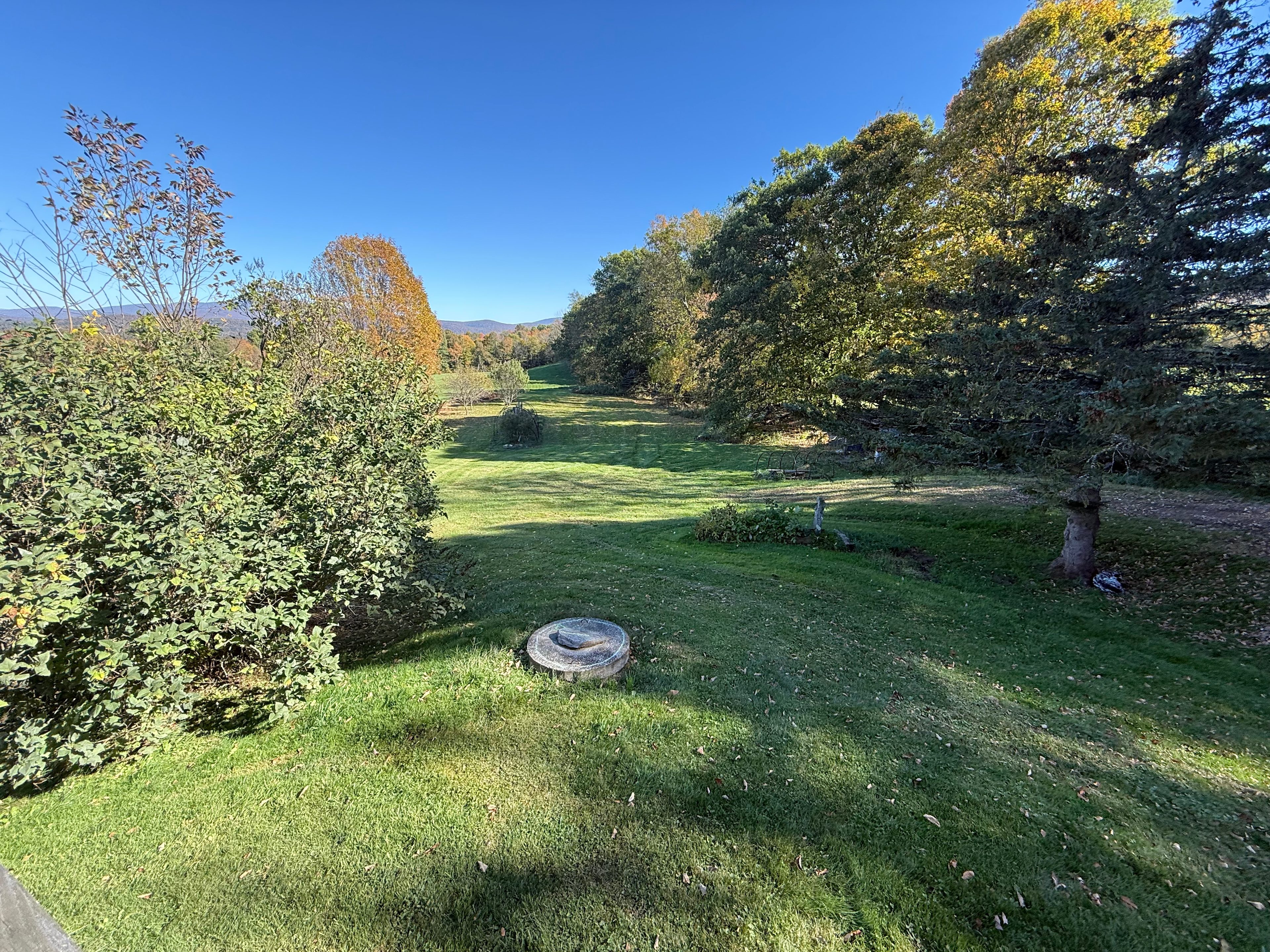 Peaceful Farm Stay w/Mountain Views