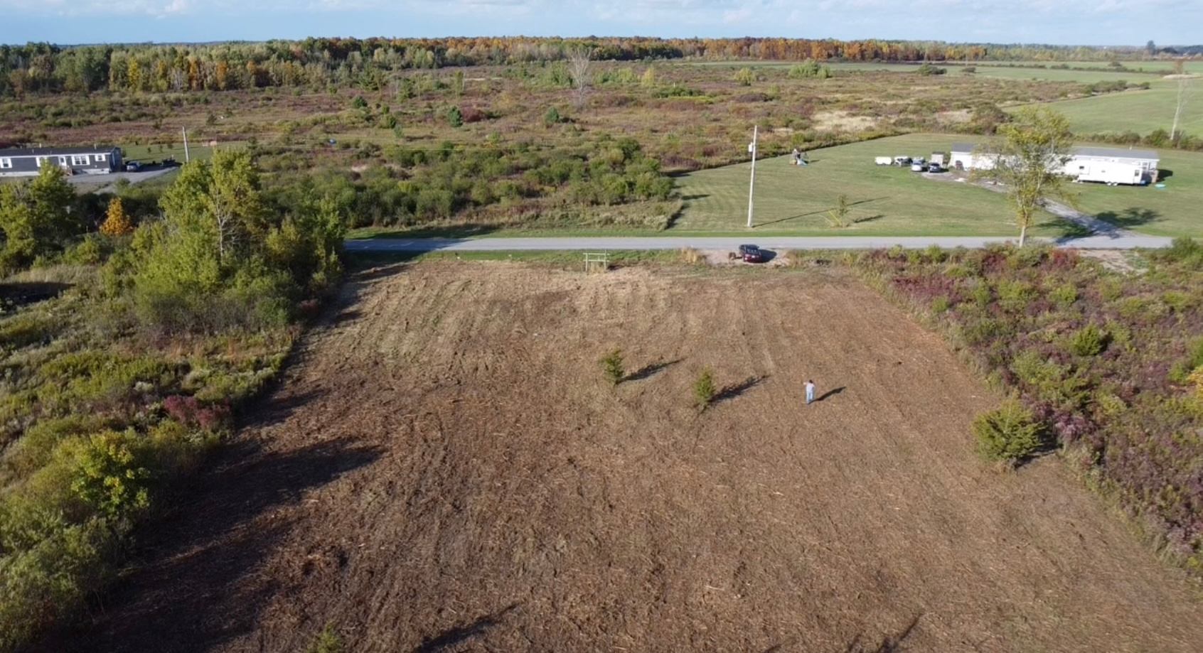 Overview of the campsite and entrance.