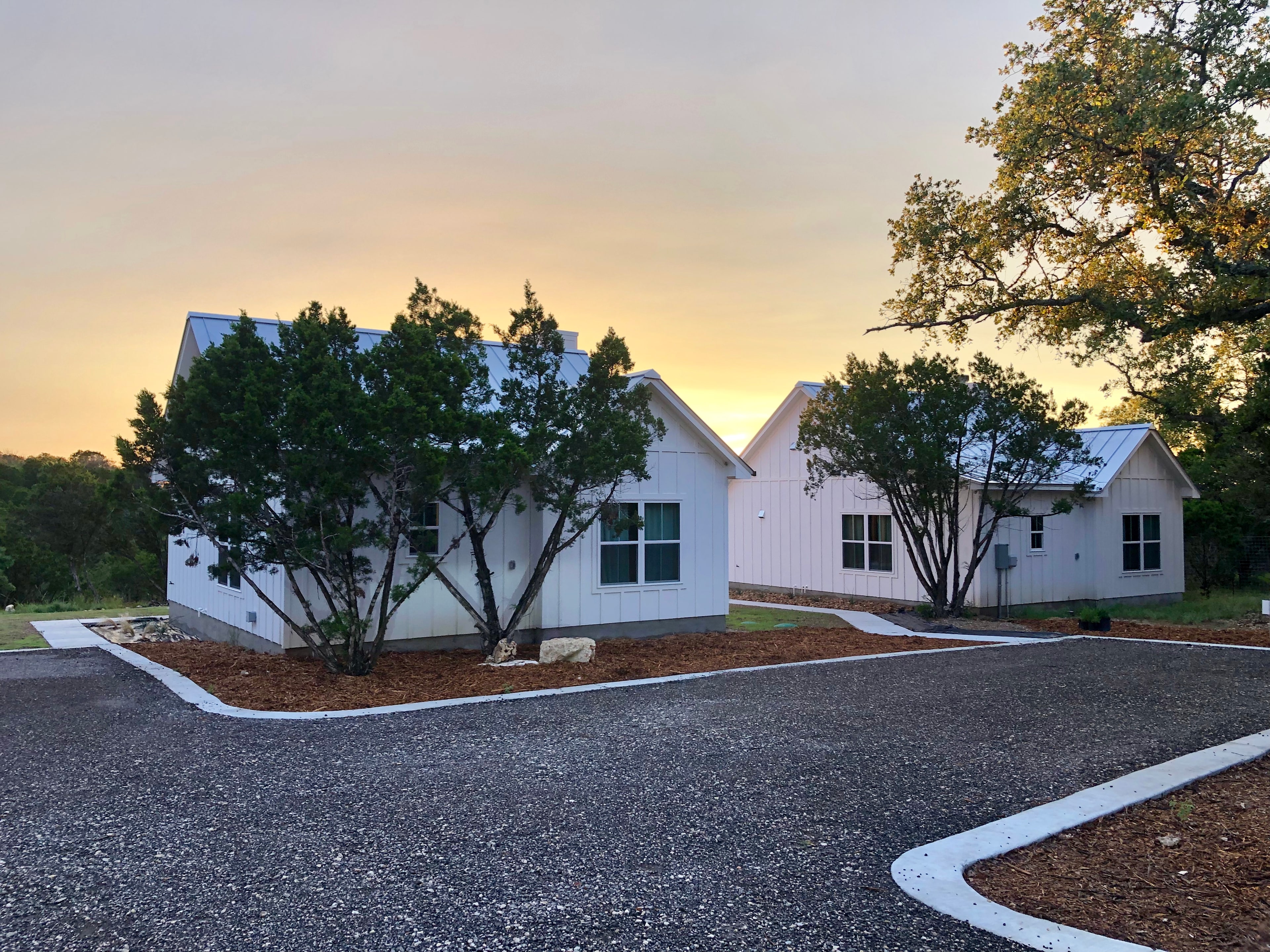 Farmhouse Cottages And Luxury RV PK