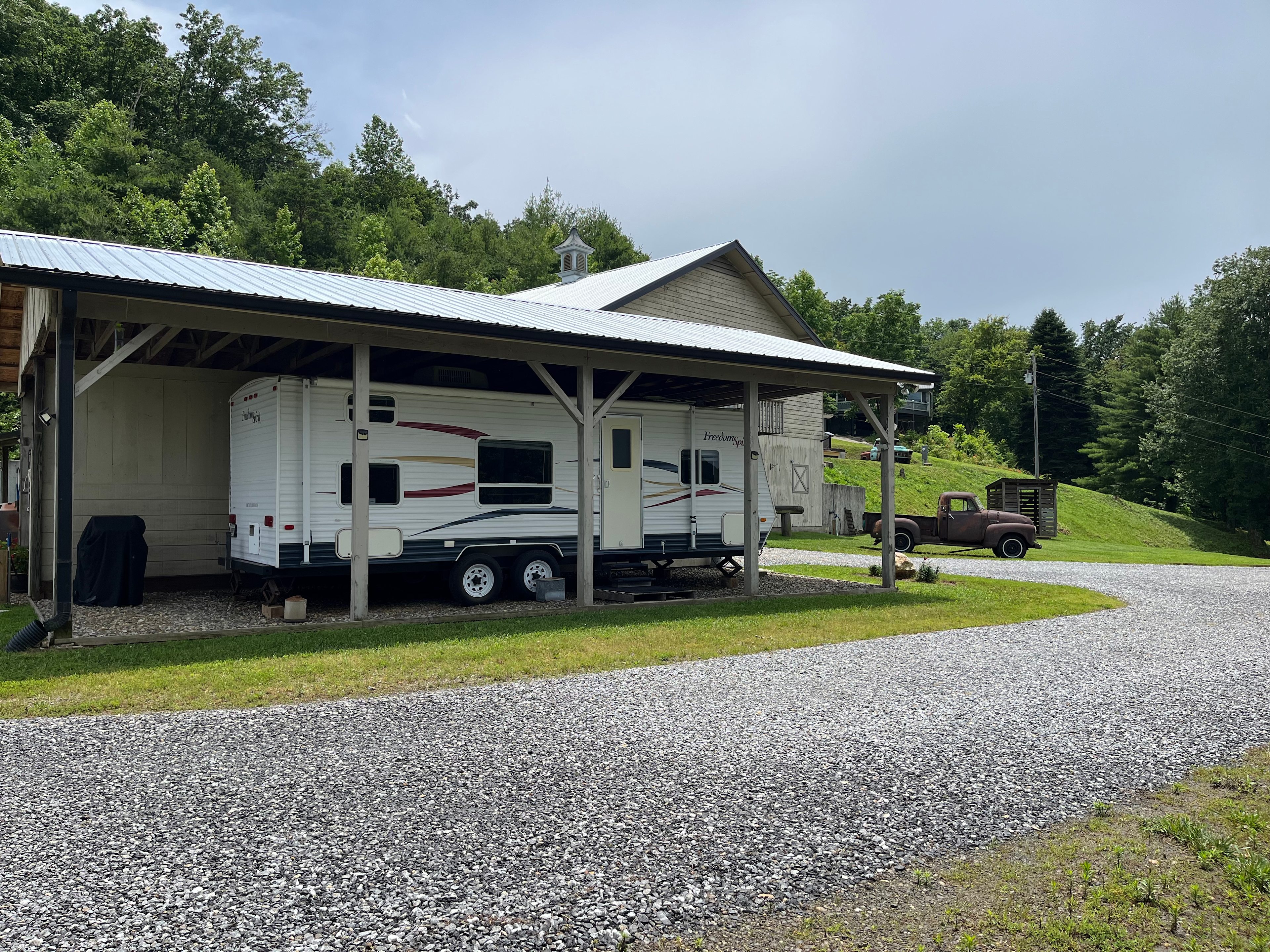 Scenic Sleeper @ Rusty Acres