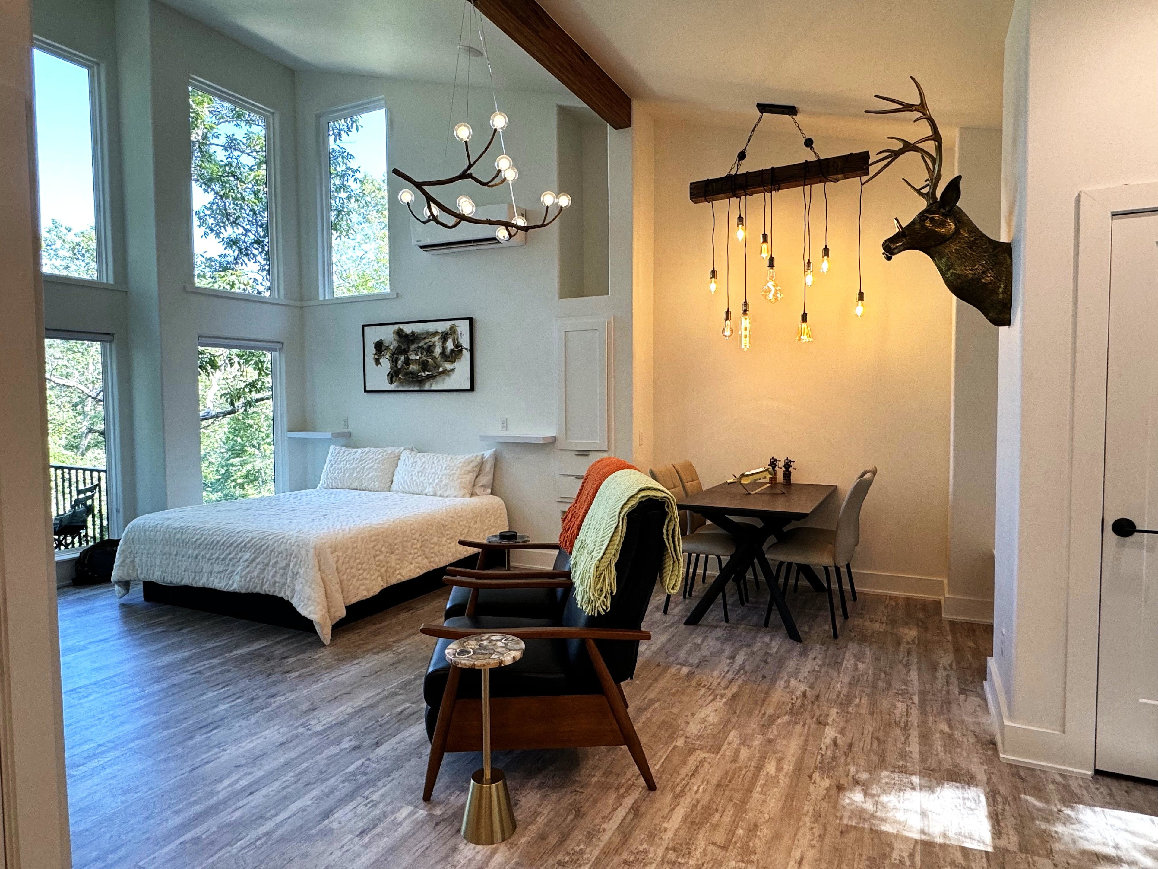 Luxury Treehouse on Beaver Lake