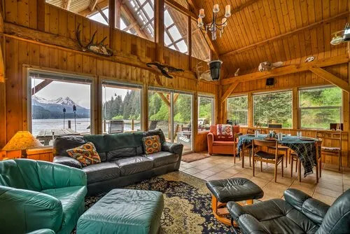 Treehouse Cove Lodge