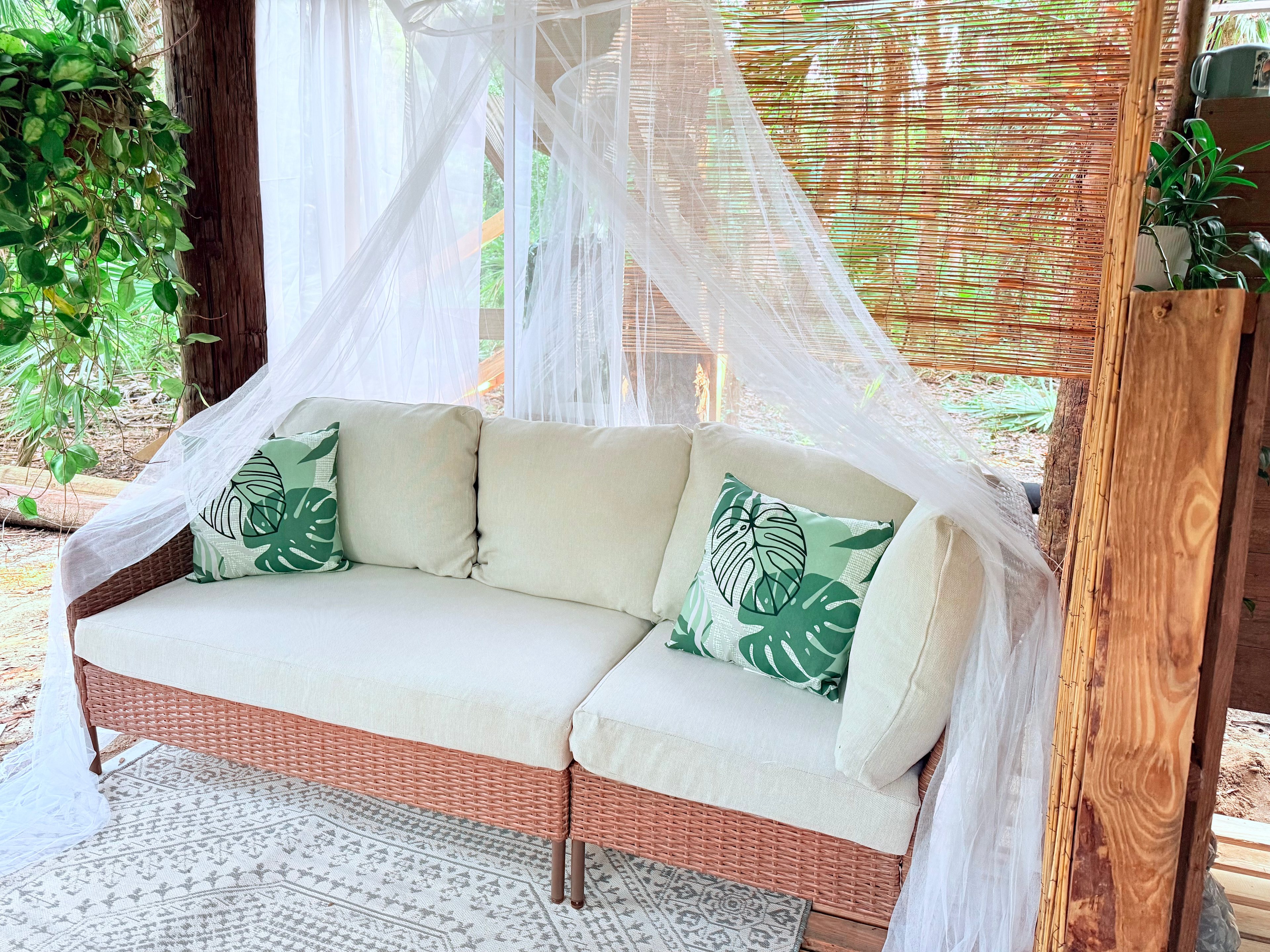 Hidden Oak Hideaway Treehouse