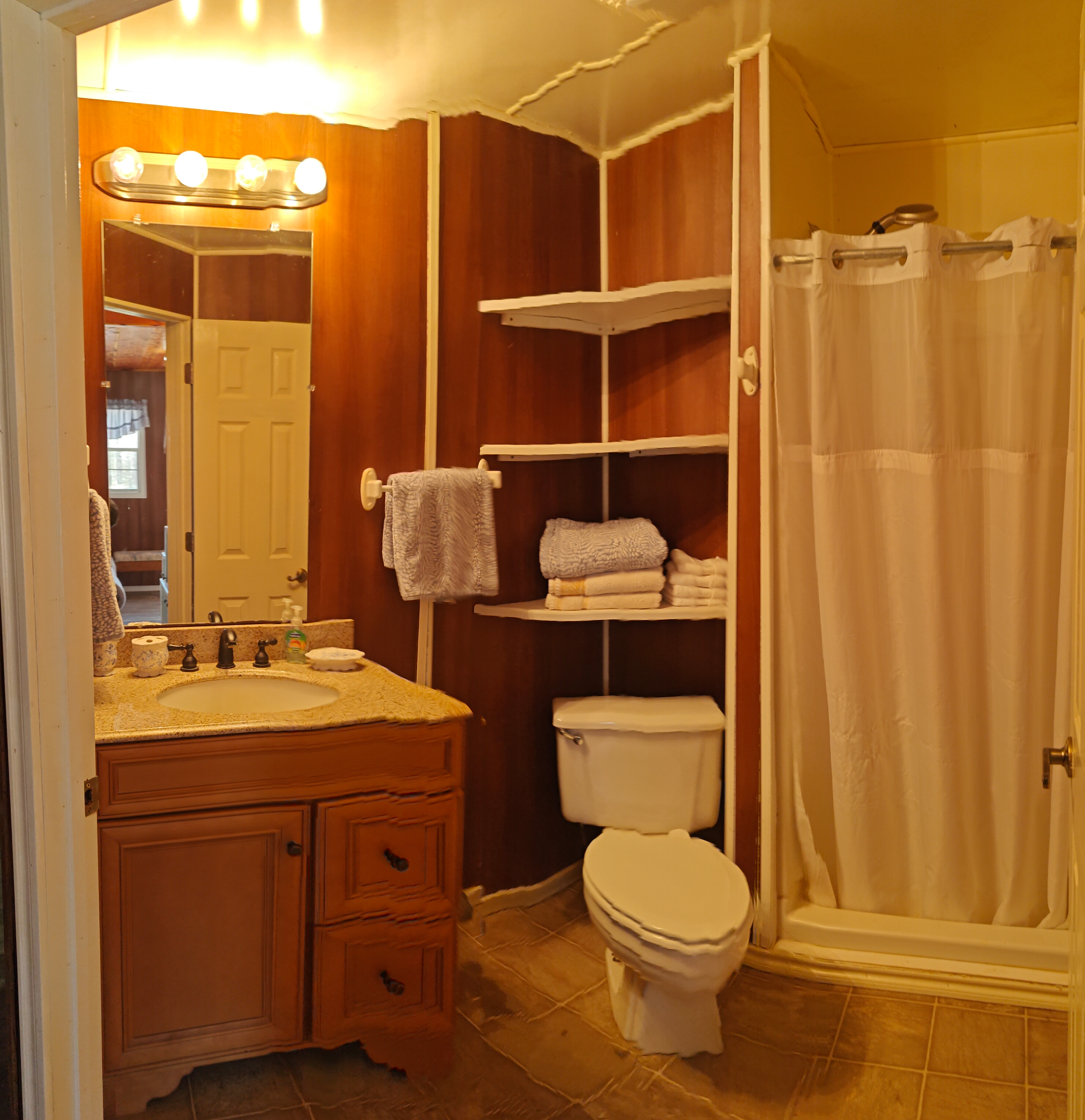 Peaceful Forest Cabin With Pond