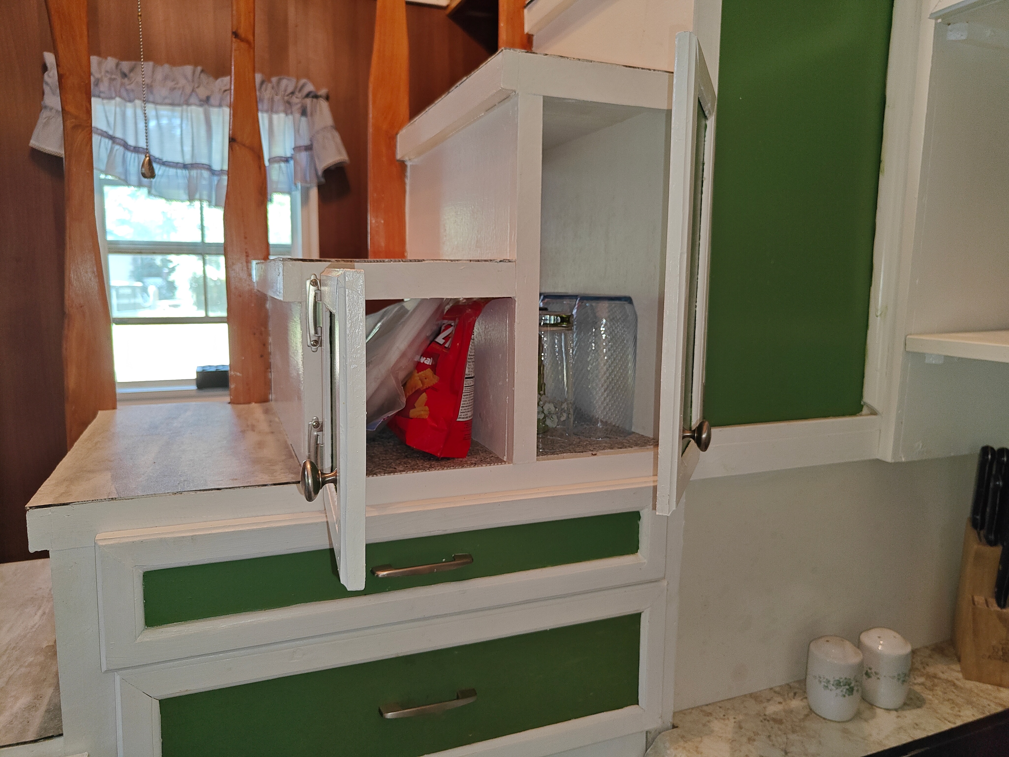 Peaceful Forest Cabin With Pond