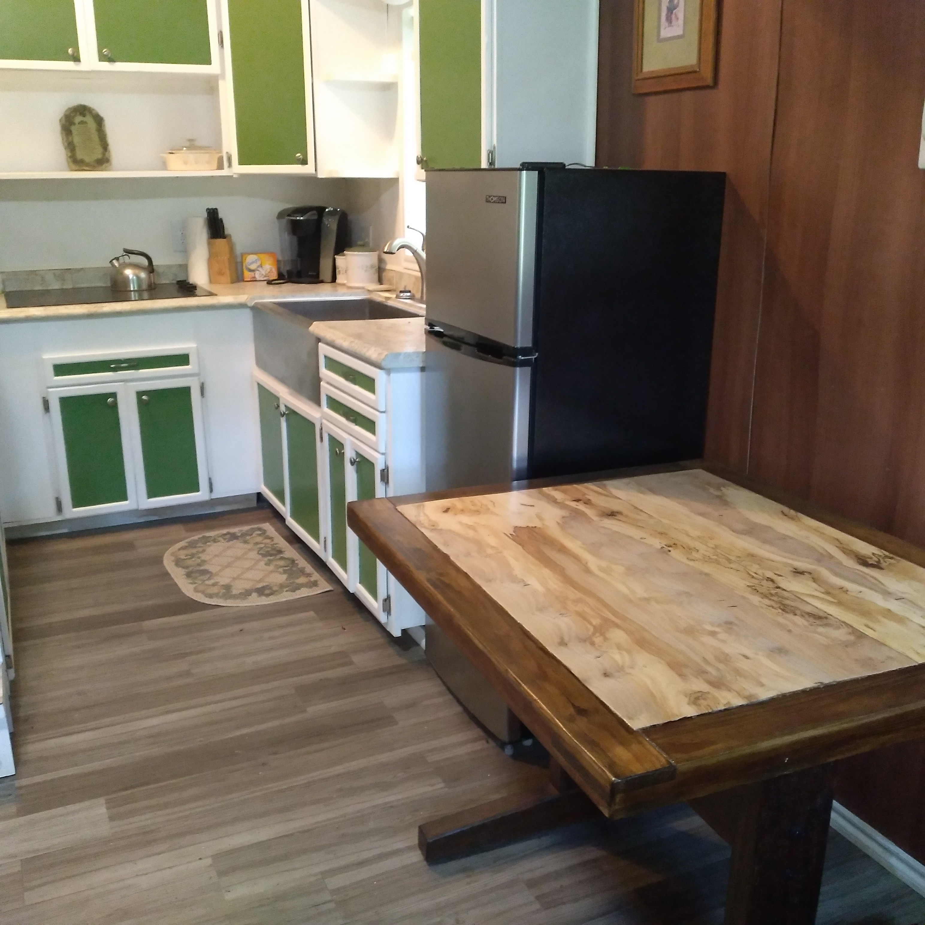 Peaceful Forest Cabin With Pond