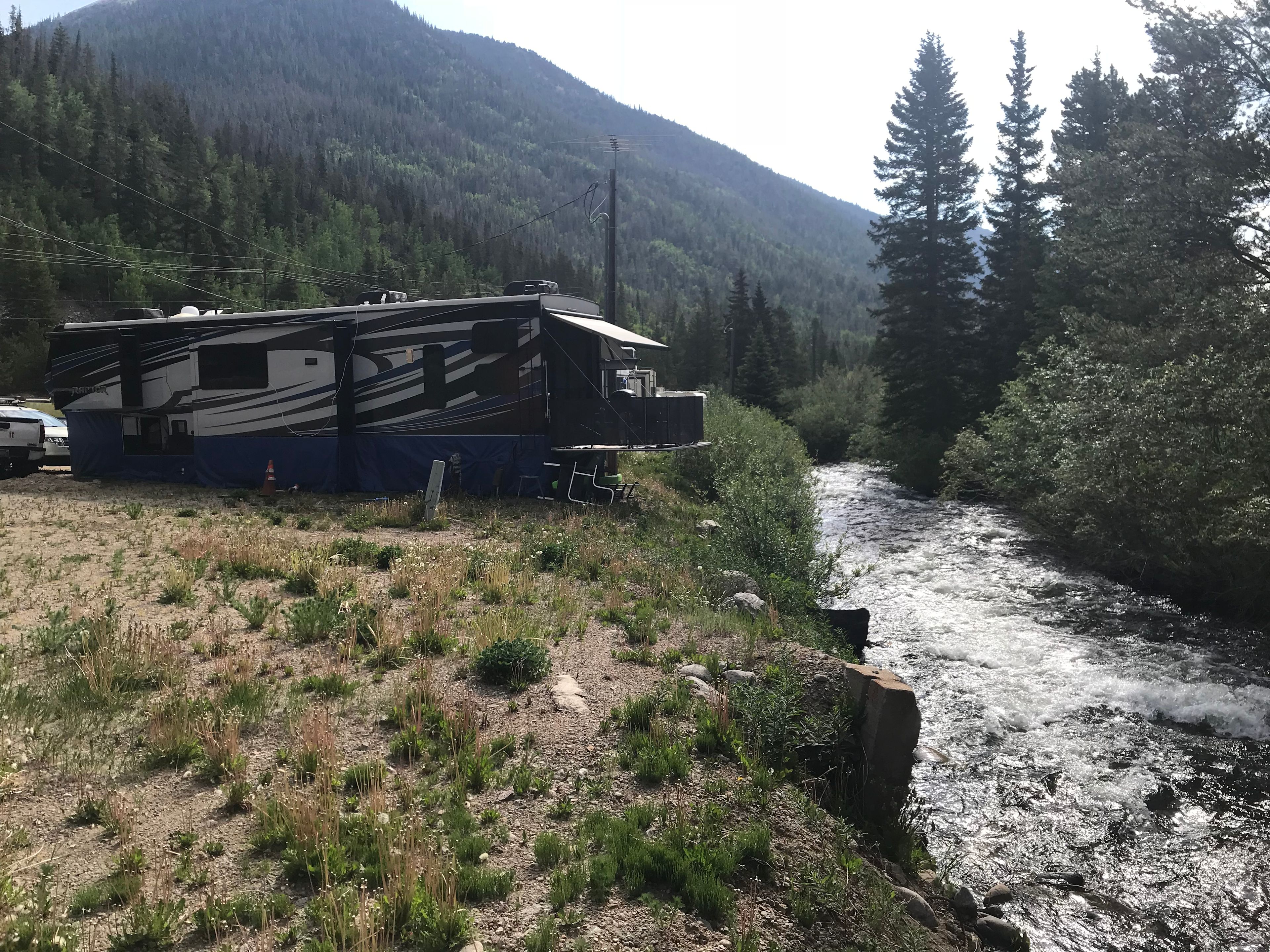 STREAMFRONT~ Clear Creek Cabins