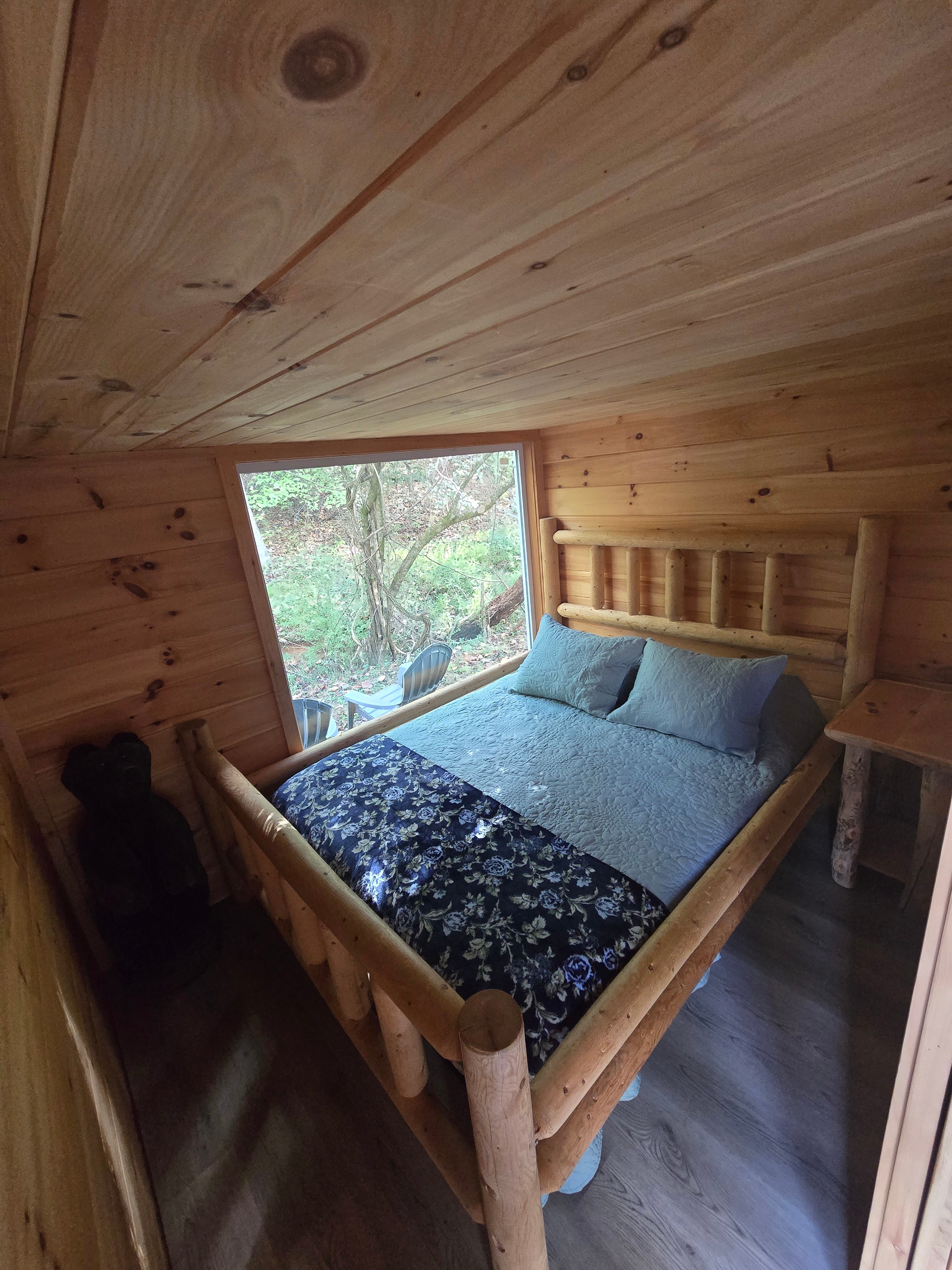 Pond View Creekside Escape