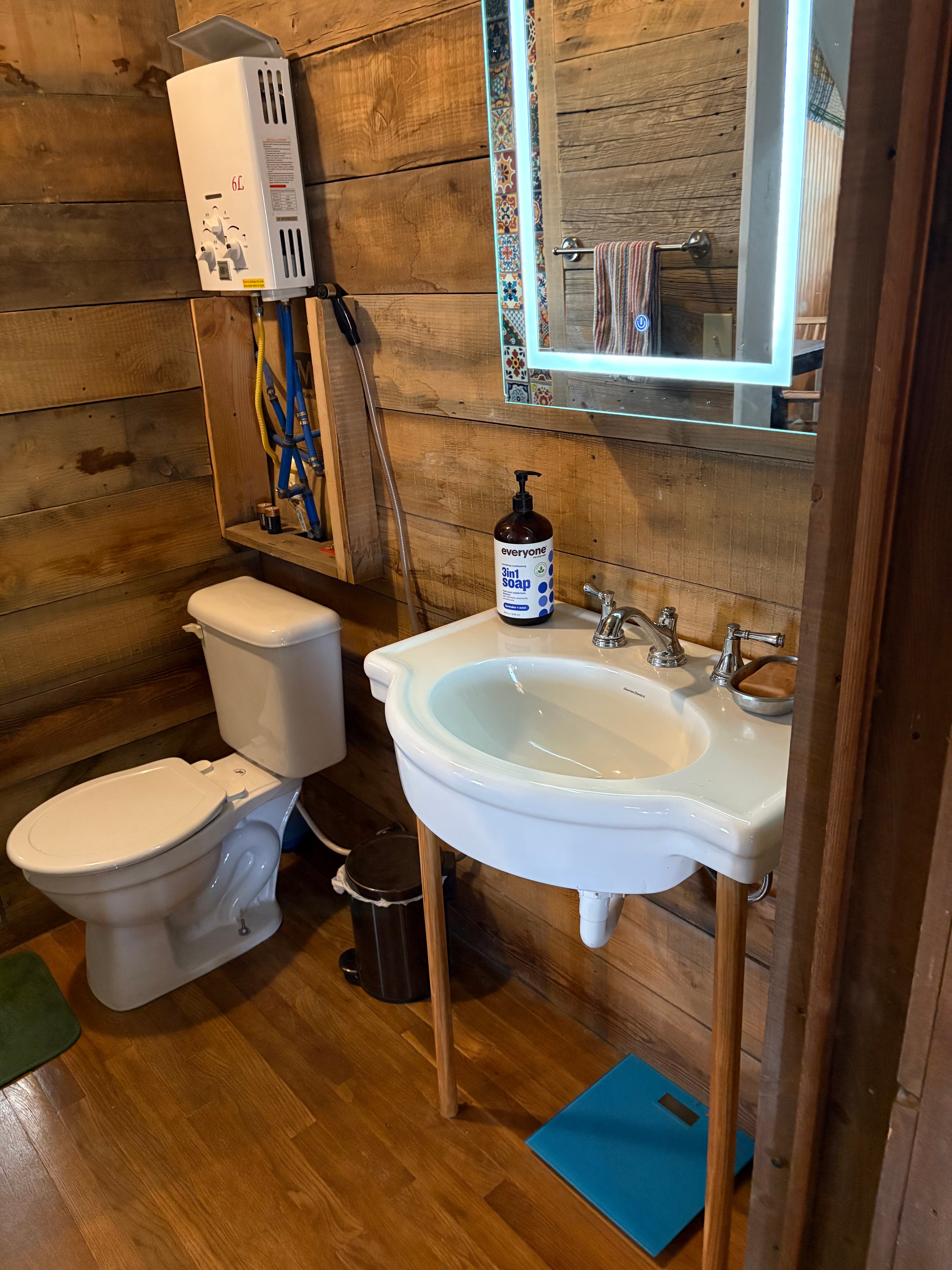 Casa de Keaveny Cabin and Campsite