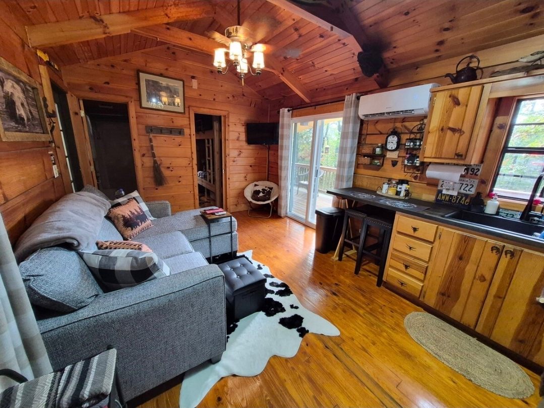 Gunsmoke Cabin Private/ Fenced Yard