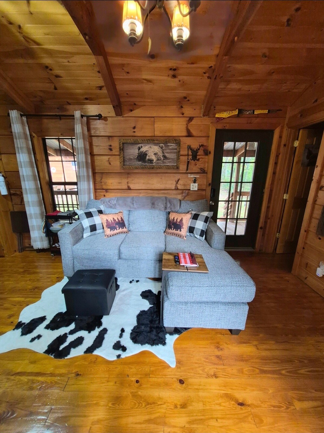 Gunsmoke Cabin Private/ Fenced Yard