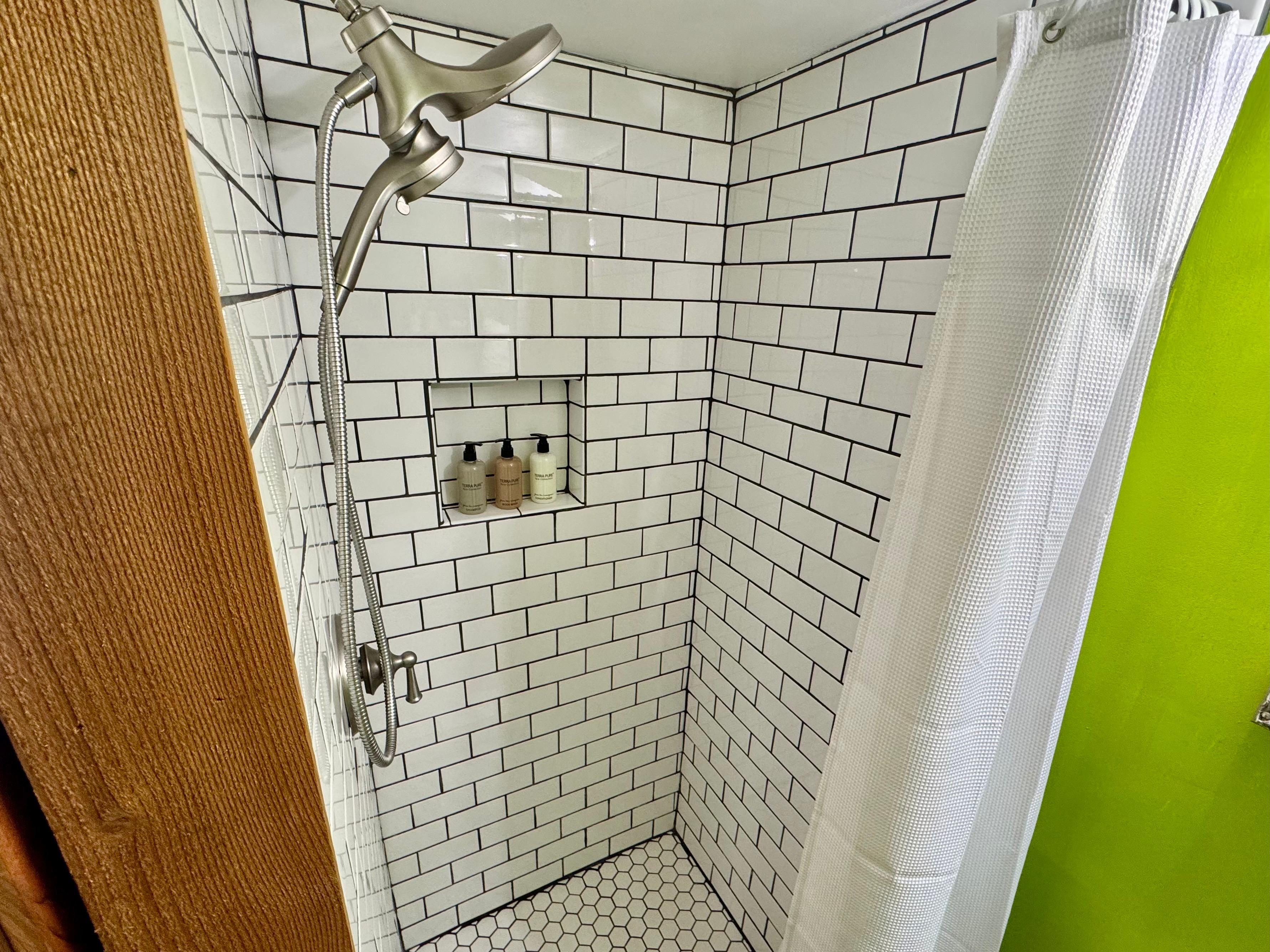 Rustic Tiny Escape Near Mt Hood OR!