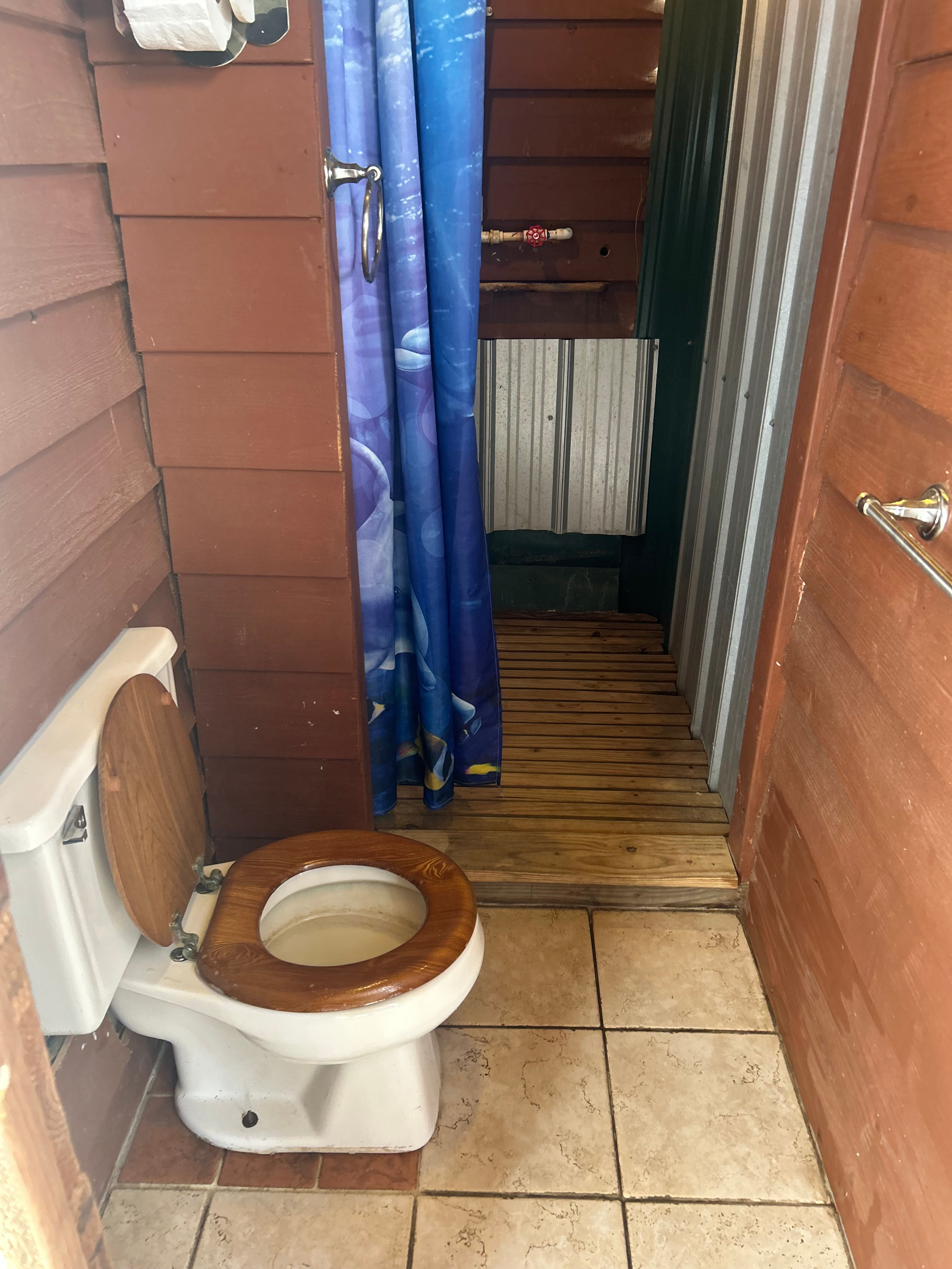 Outdoor, easily accessible bath