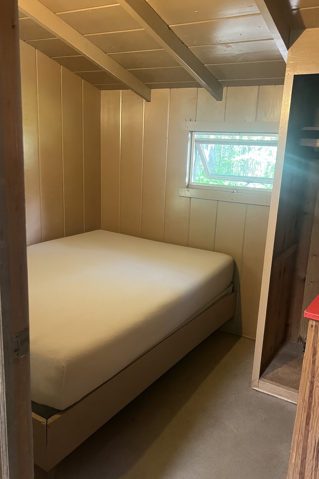 Ten Mile River: Lakeside Cabins