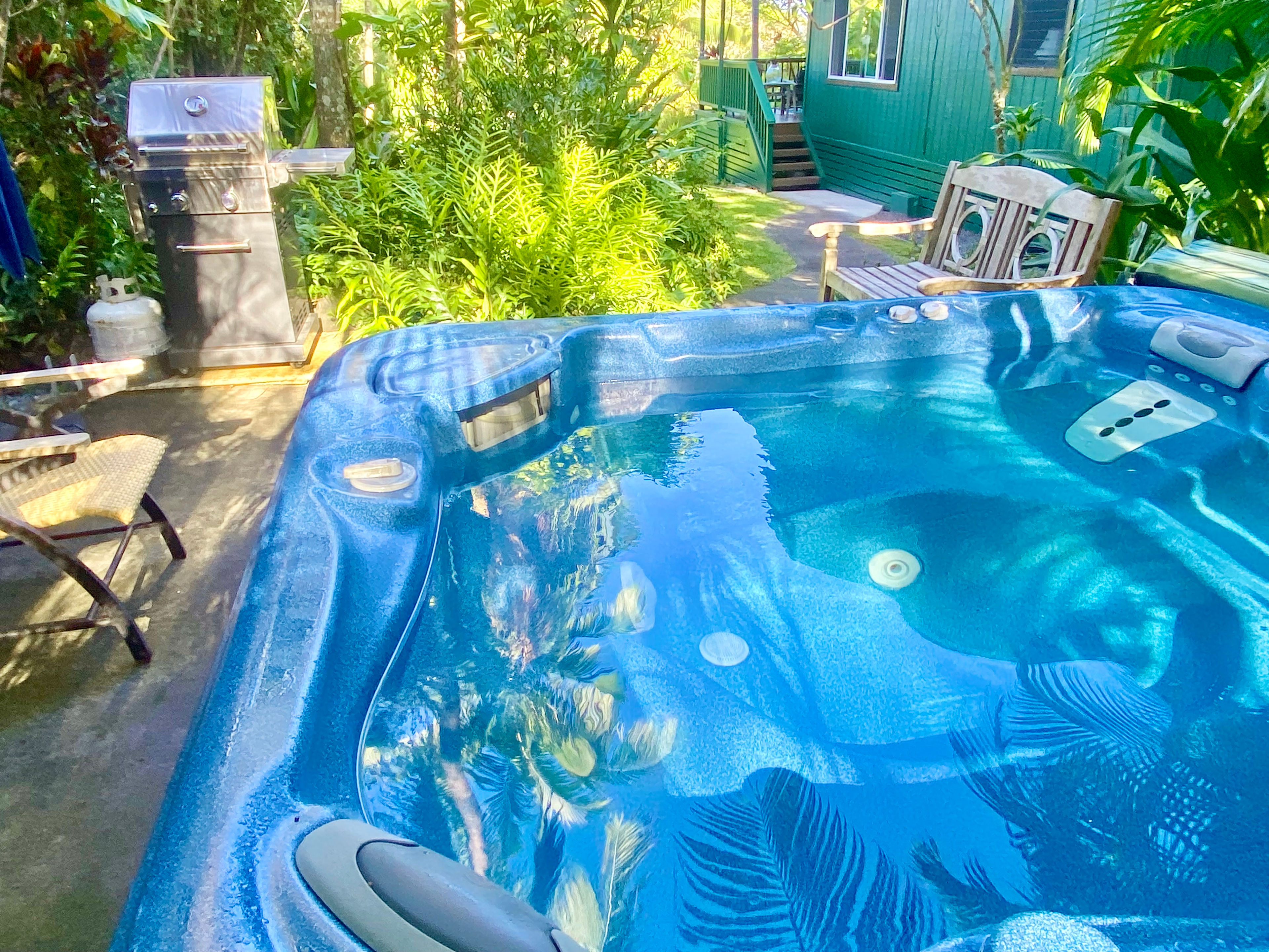 Kona Palm Retreat- Lush Hideaway