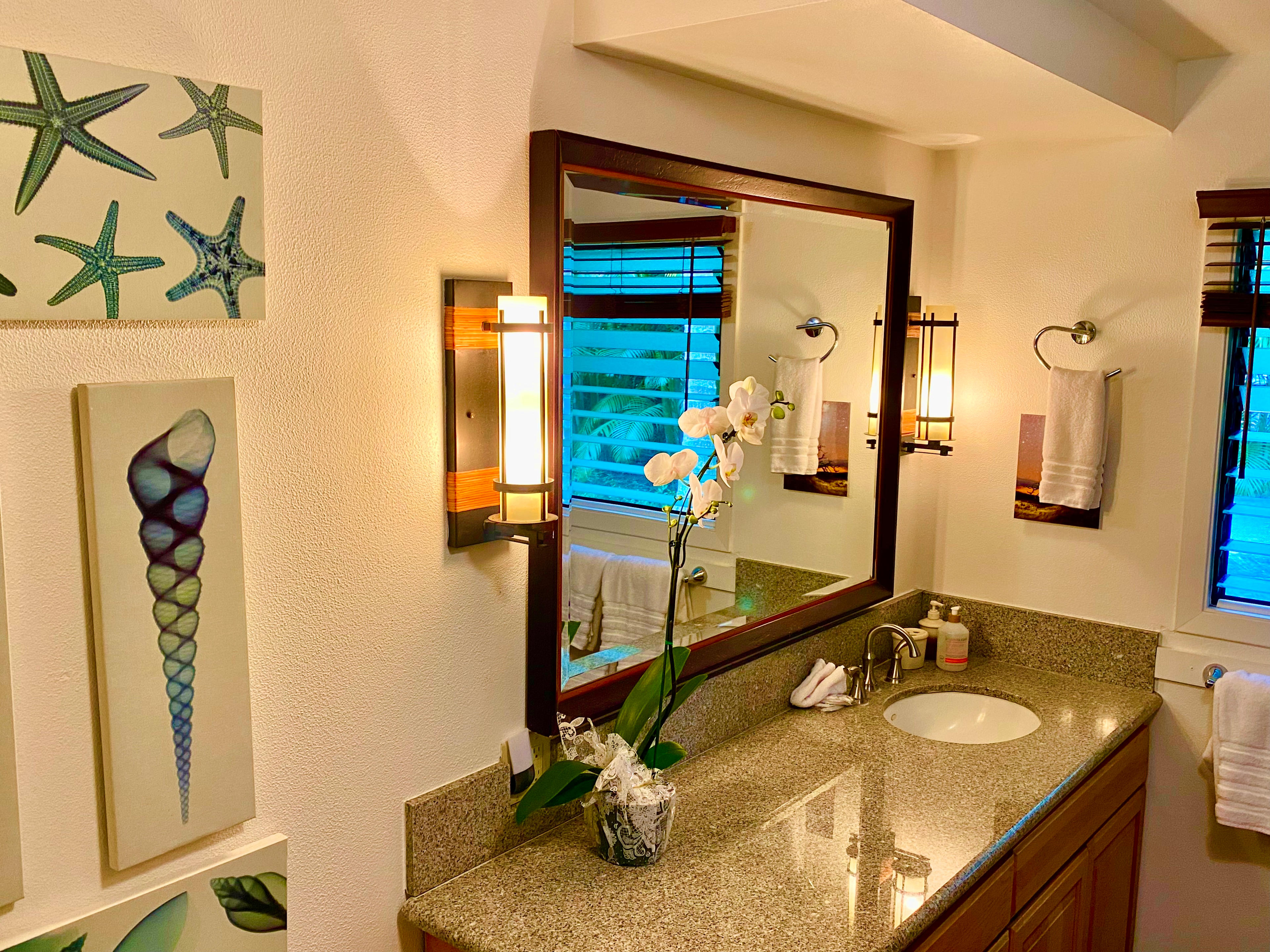 Kona Palm Retreat- Lush Hideaway