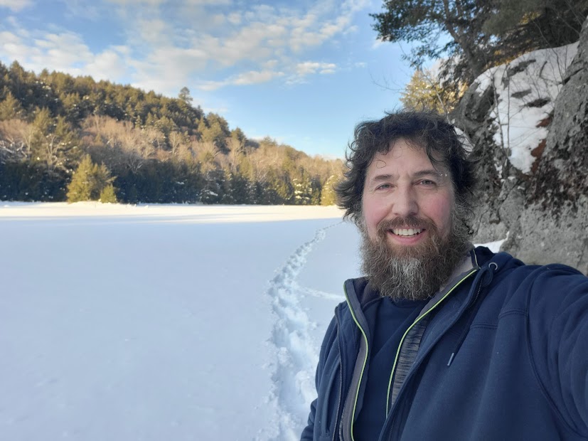 "Romantic" 4-Season Cliffside Cabin