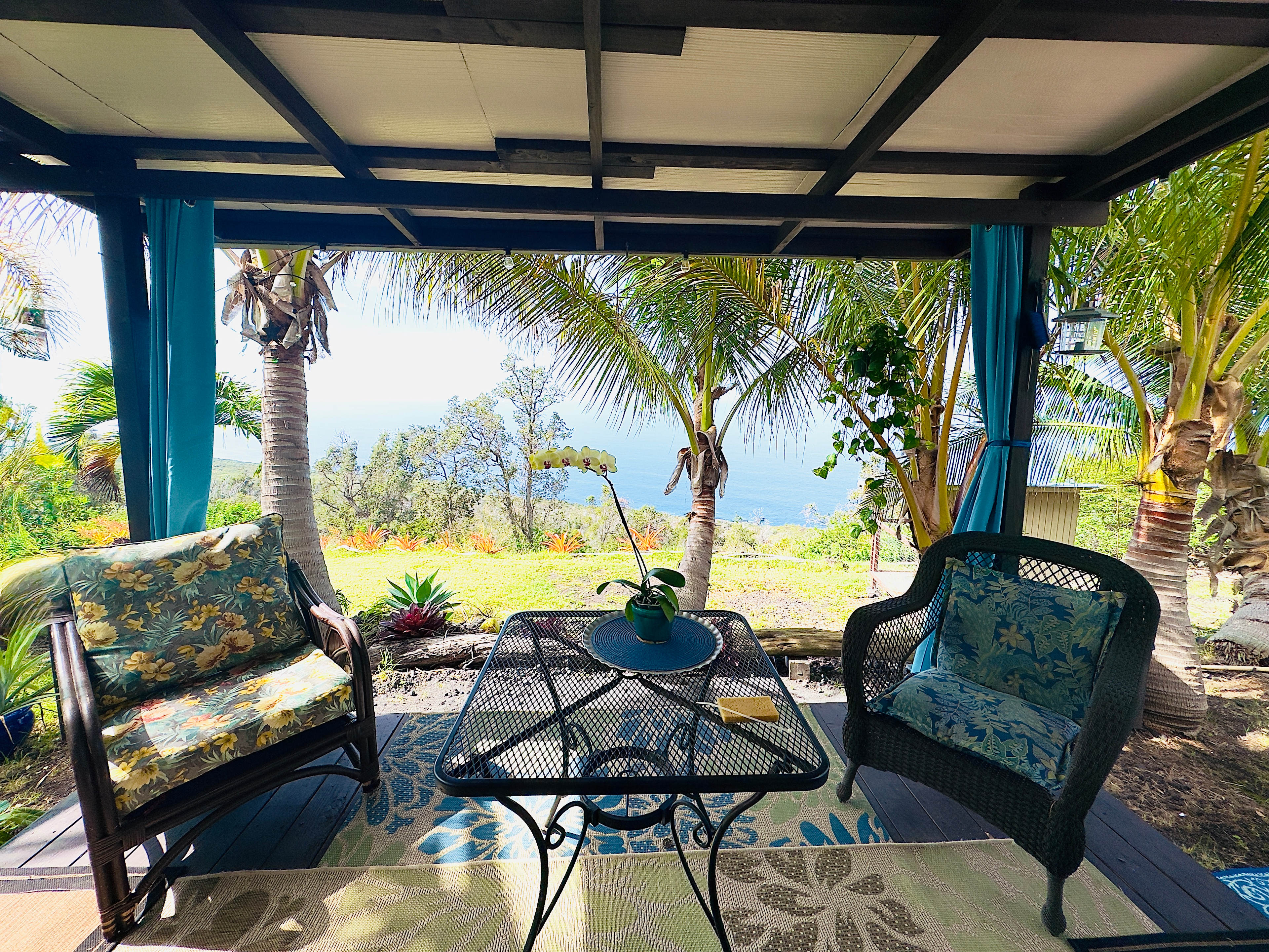 Kona comfy RV w/million dollar view