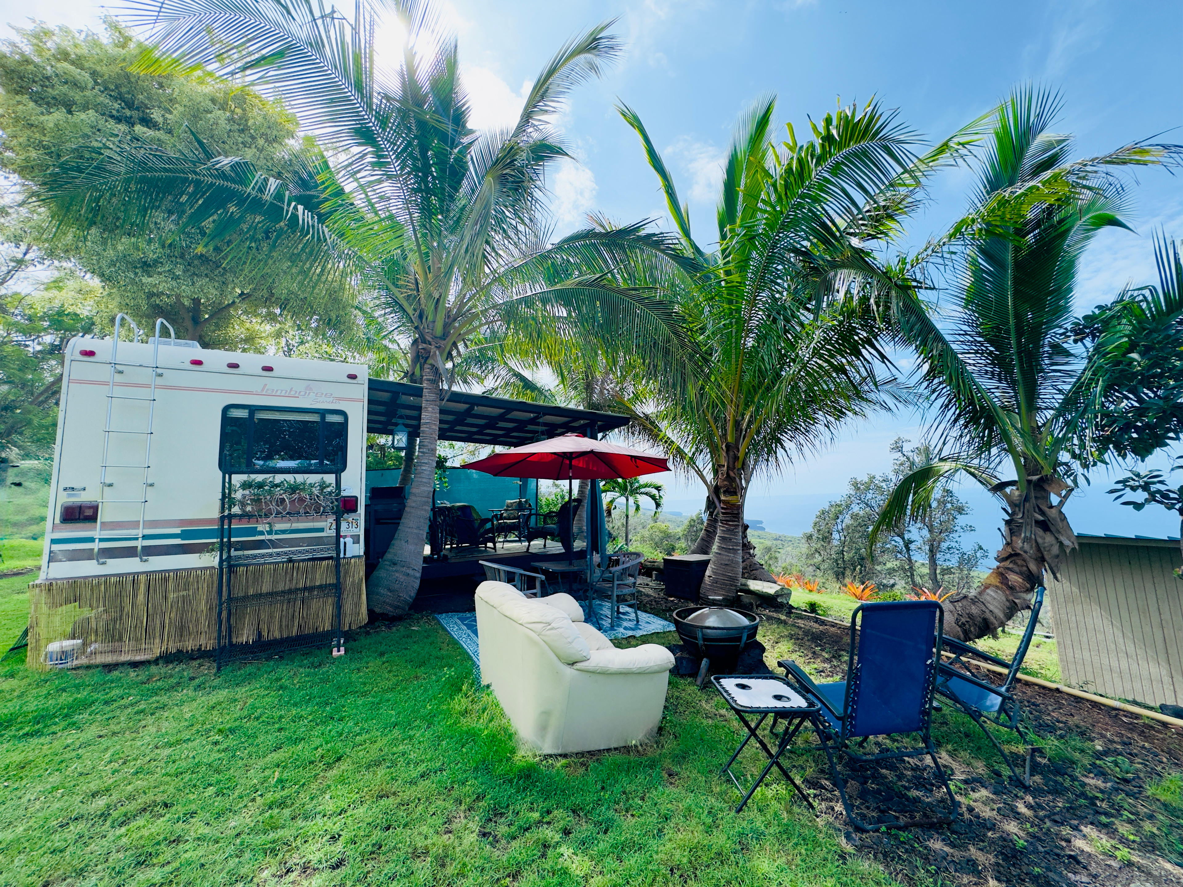 Kona comfy RV w/million dollar view