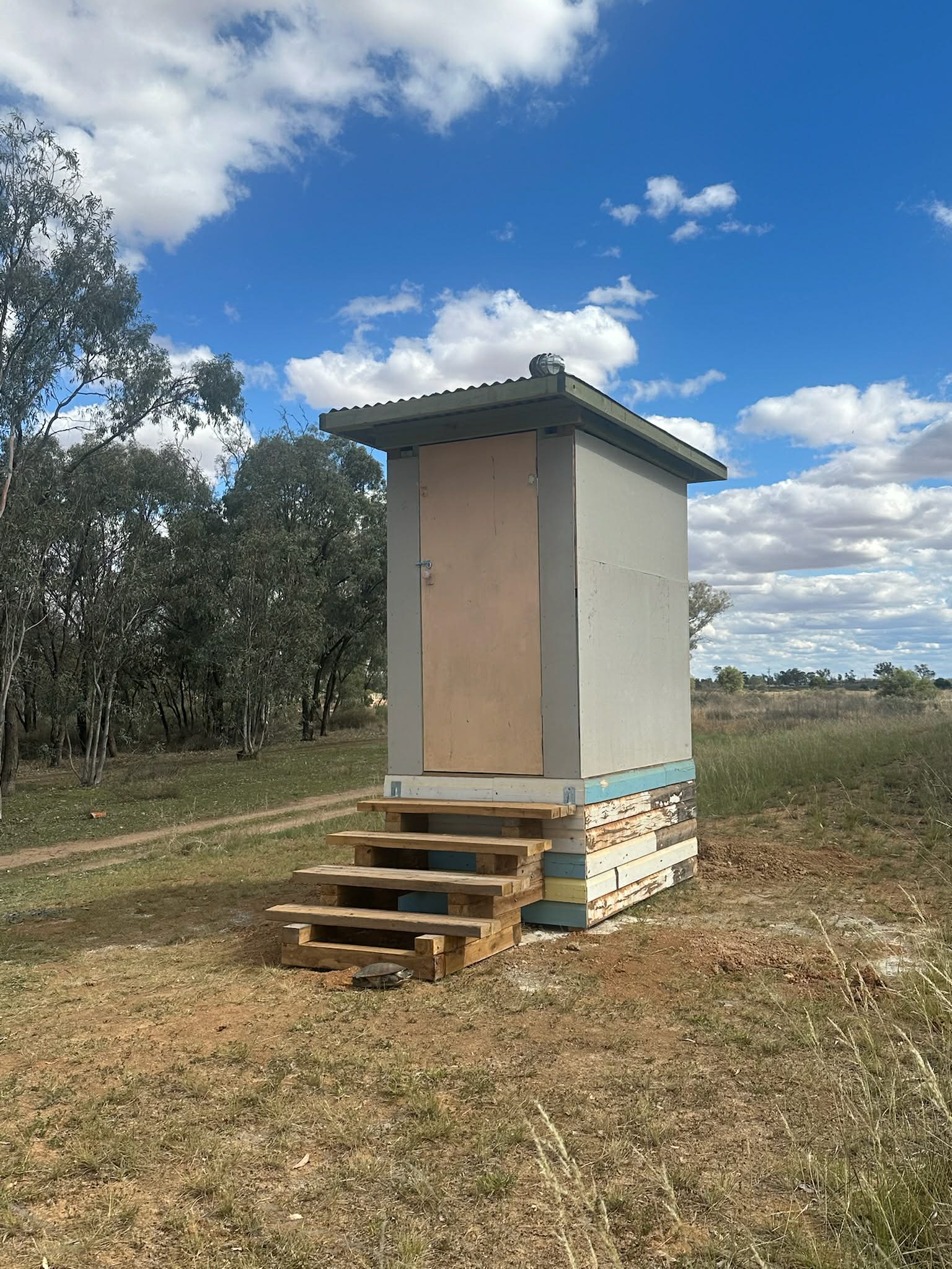 Outdoor eco-friendly comp