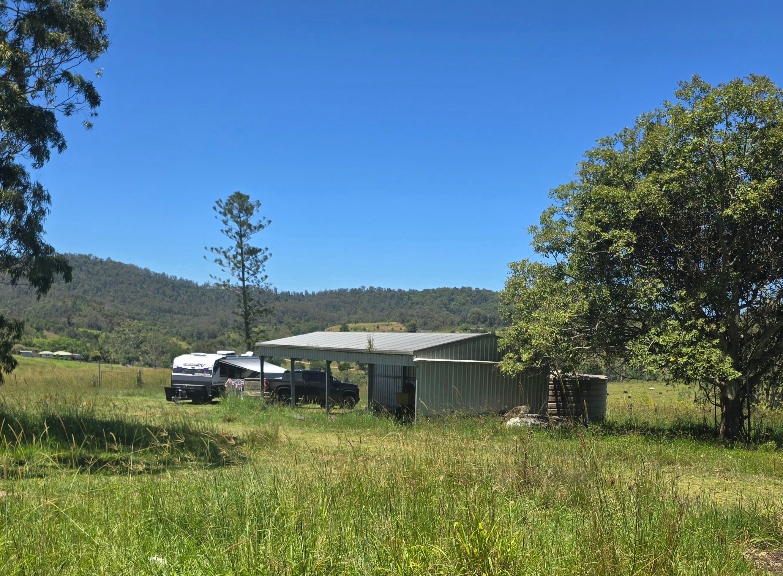 This photo is of recent campers who had a large van and large 4WD  (looks smaller in the pics) that accessed and maneuvered very easily to pick the most preferred spot for breeze, views, power and water.