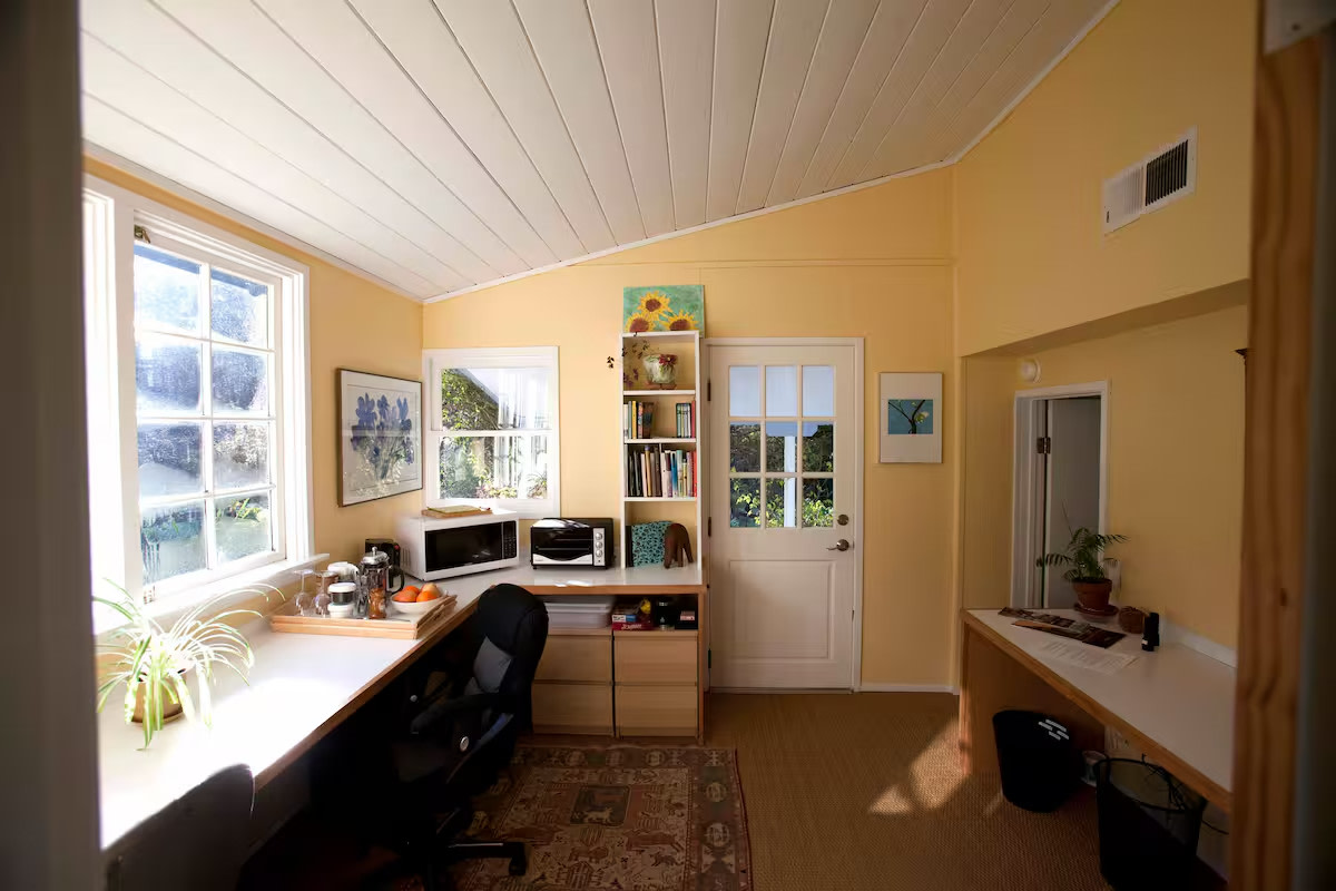 Hummingbird Haven w/ Breakfast!