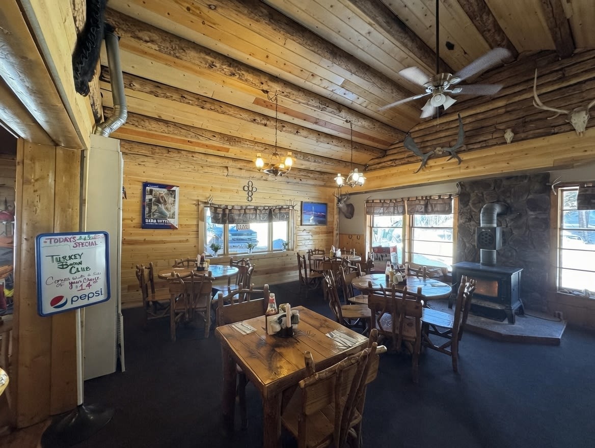 Creekside Seclusion In Ten Sleep!