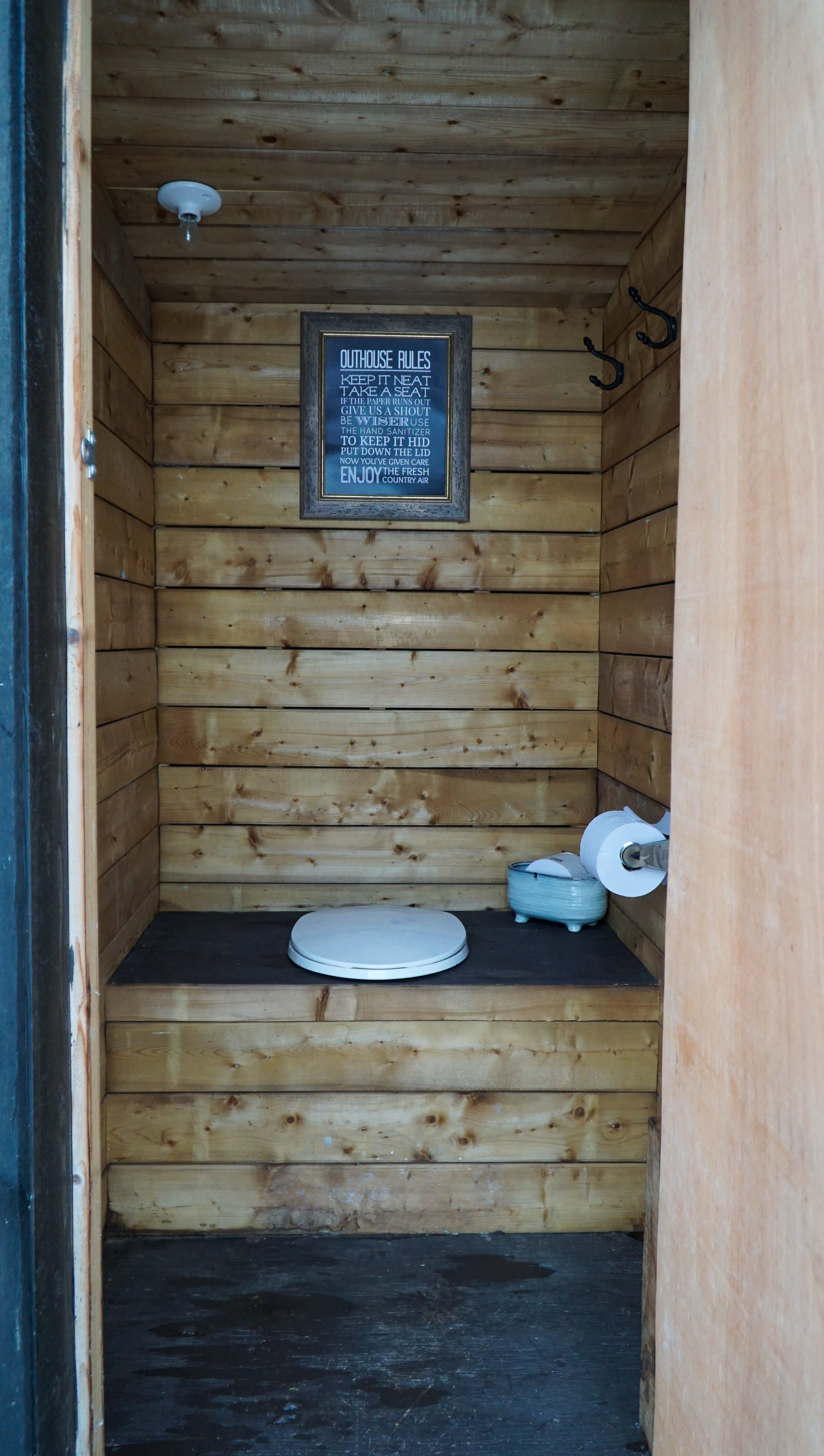 Cozy Cabin Beside Pond | Niagara