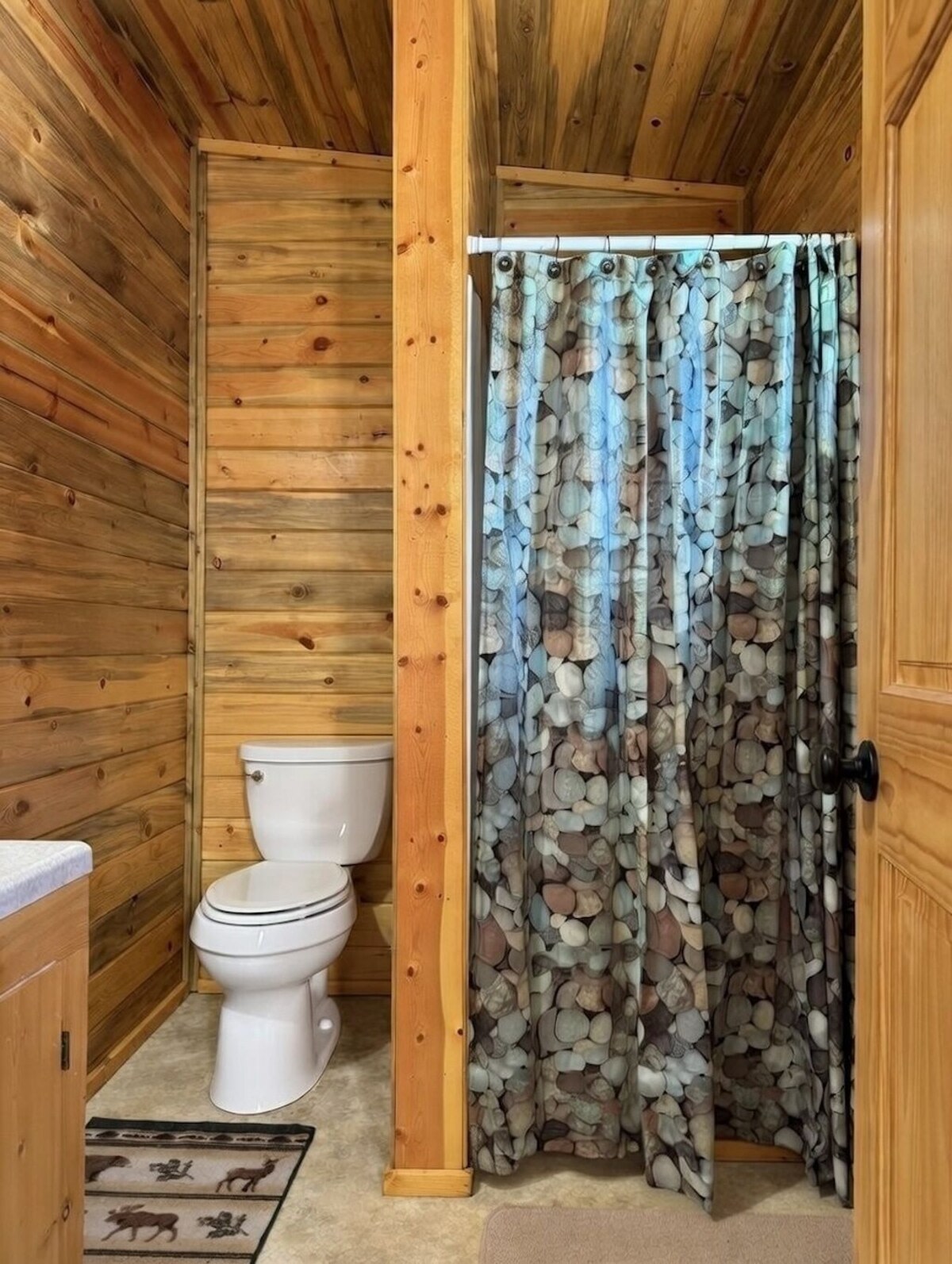 Creekside Seclusion In Ten Sleep!