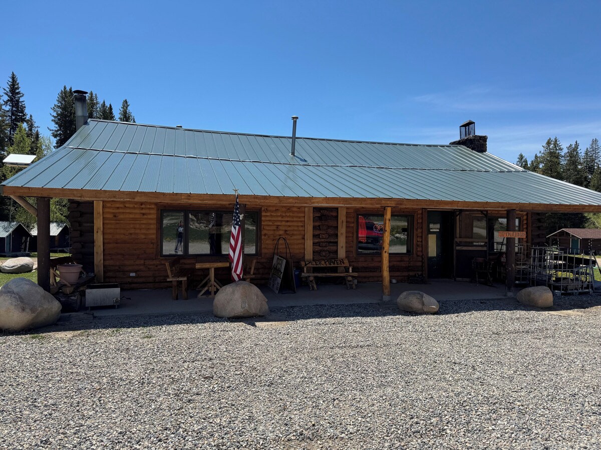 Creekside Seclusion in Ten Sleep!