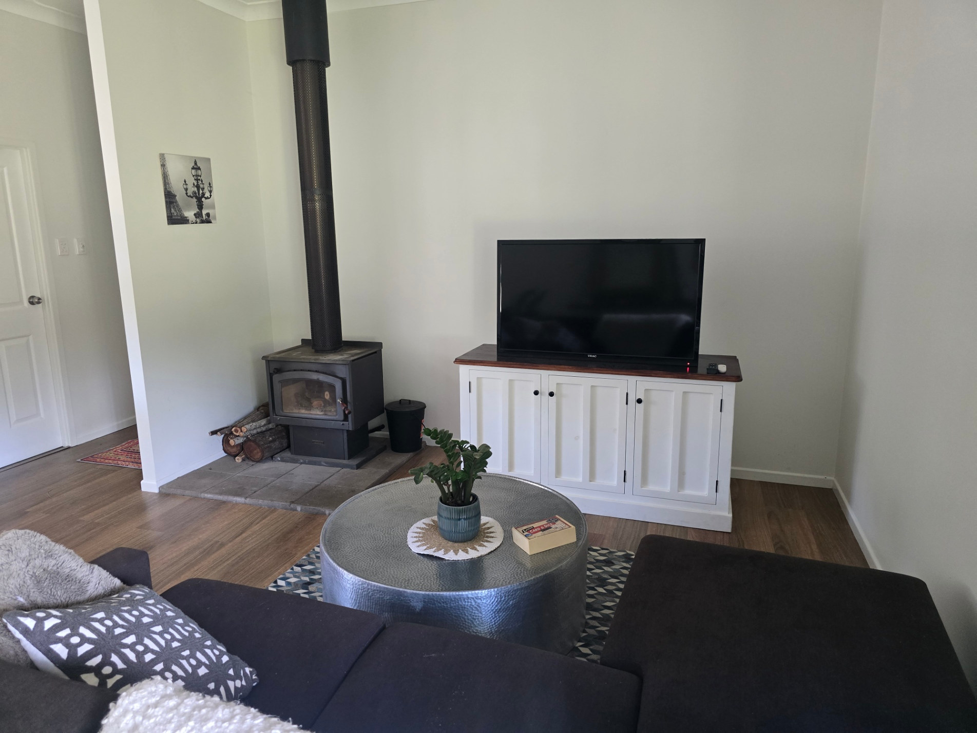 The Shed house- lounge area- Wifi and google Paly available