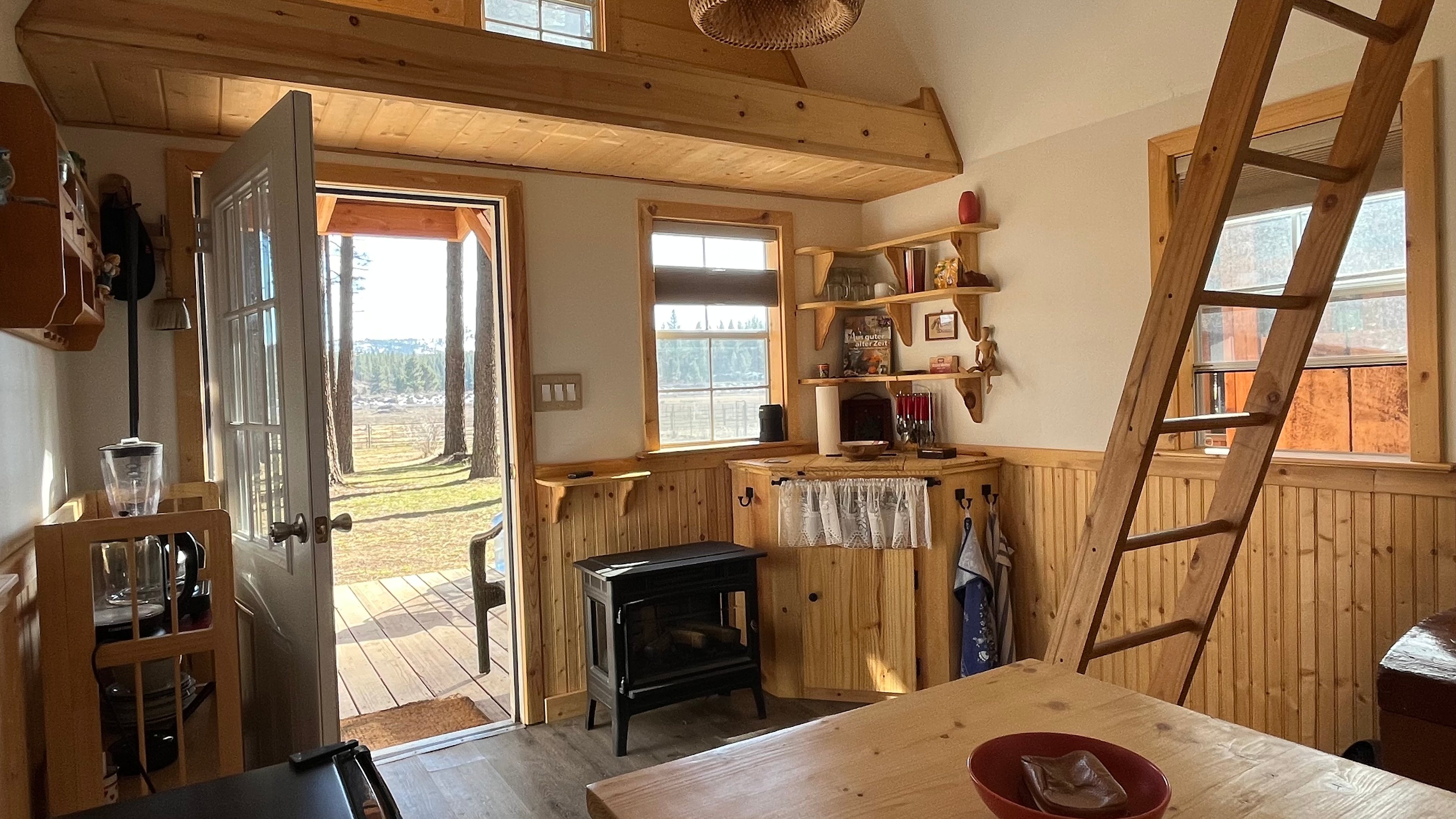 Lena's Landing- A Cozy Cabin