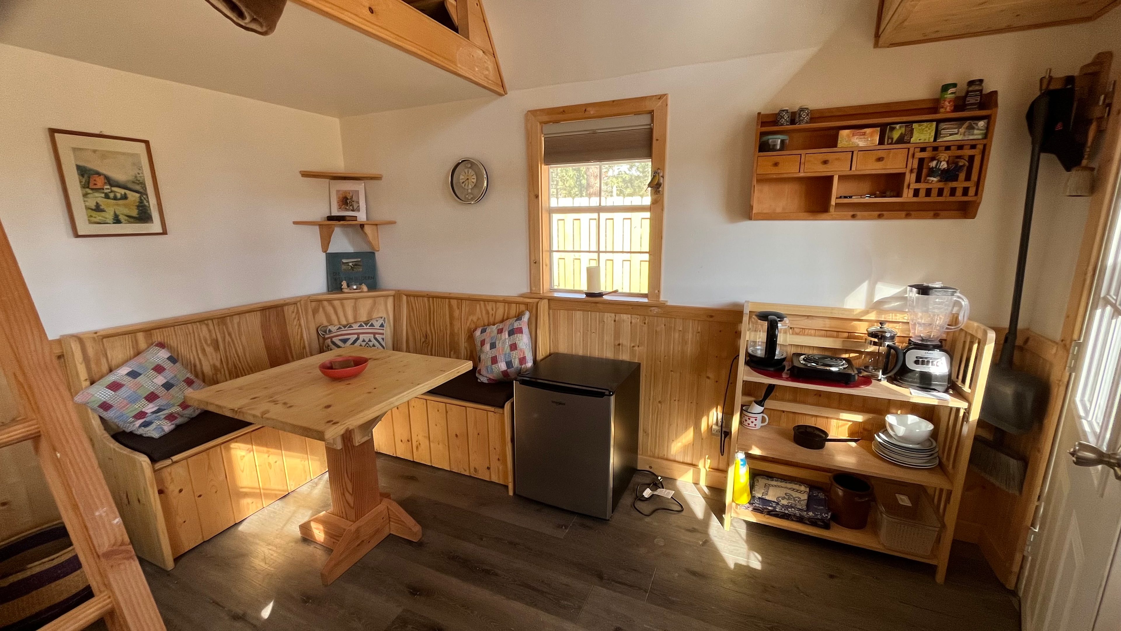 Lena's Landing- A Cozy Cabin
